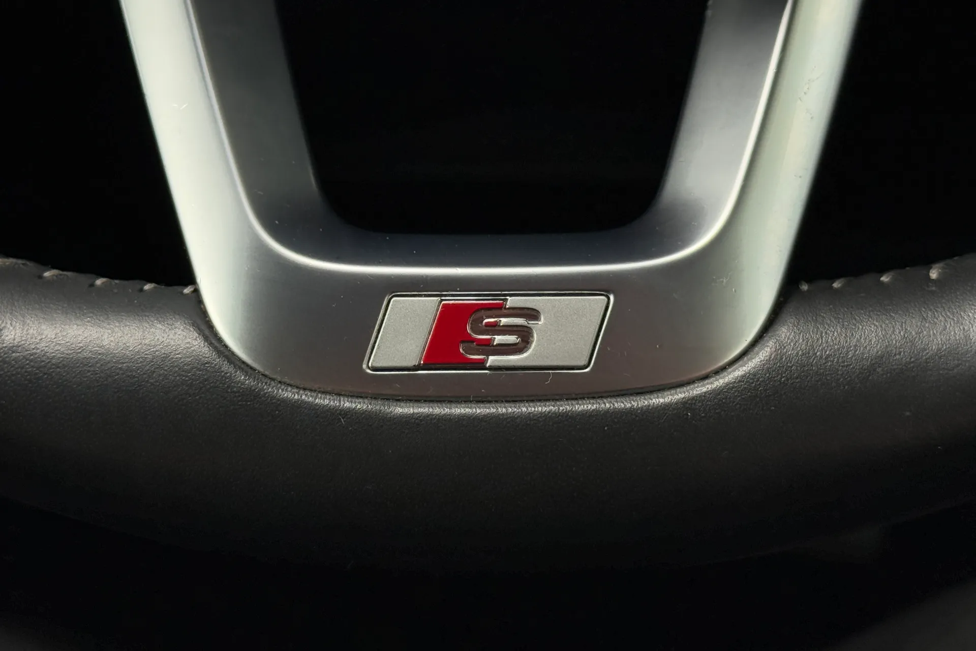 Audi Q3 thumbnail image number 14