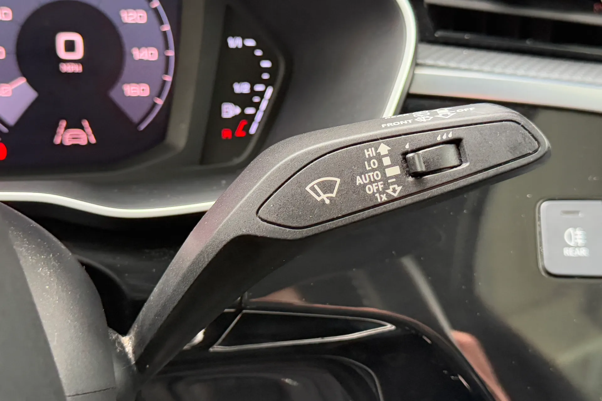 Audi Q3 thumbnail image number 16