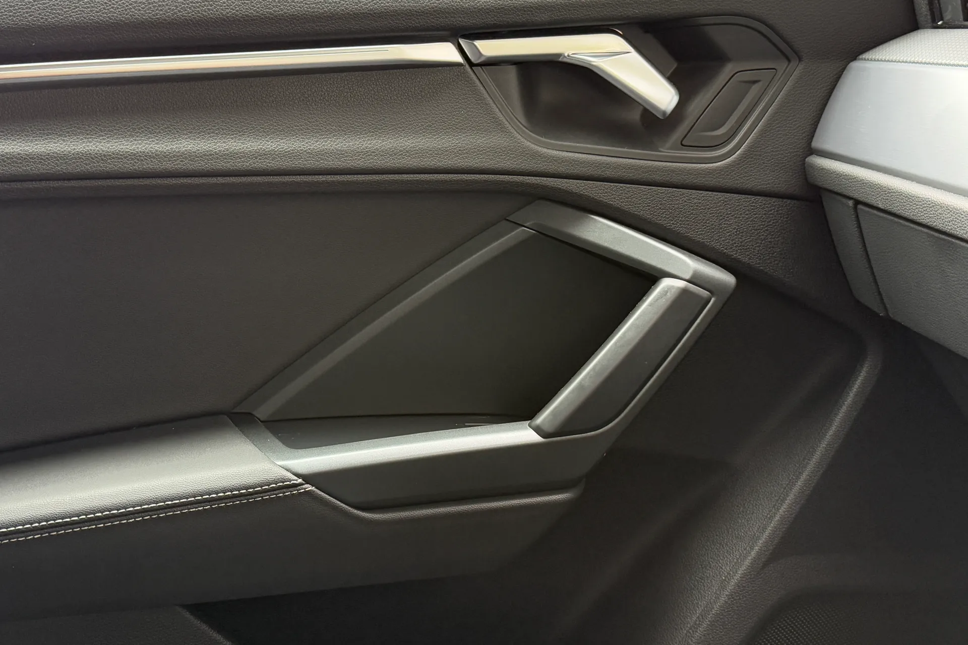 Audi Q3 thumbnail image number 26