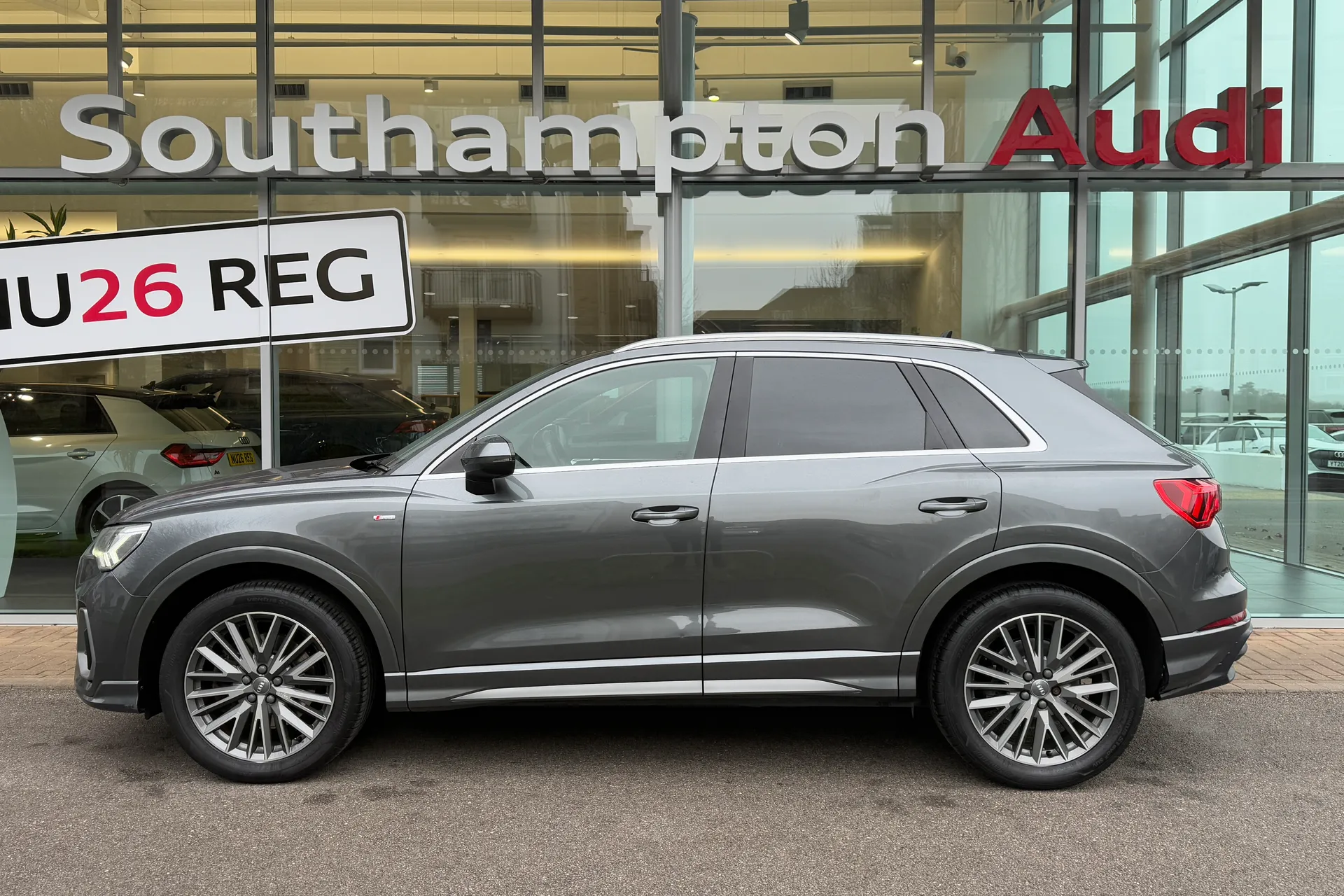 Audi Q3 thumbnail image number 50