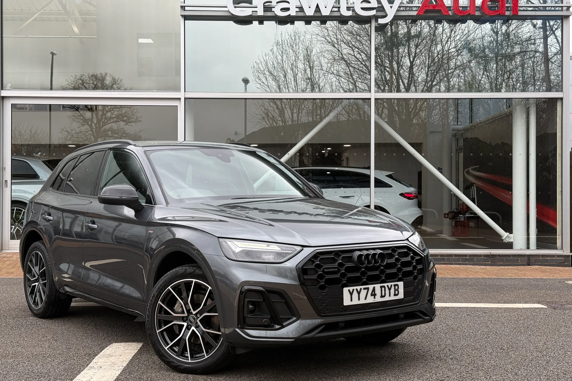 Audi Q5 focused image