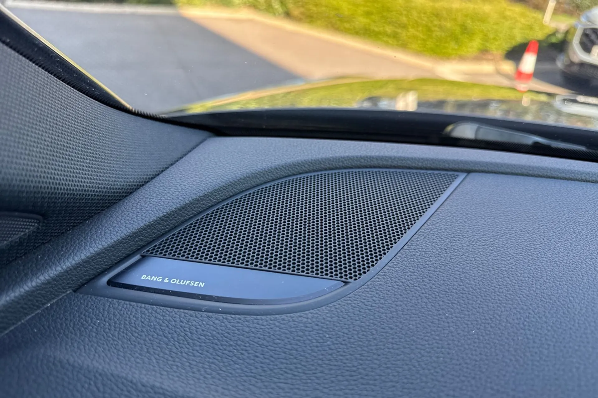 Audi A4 thumbnail image number 16