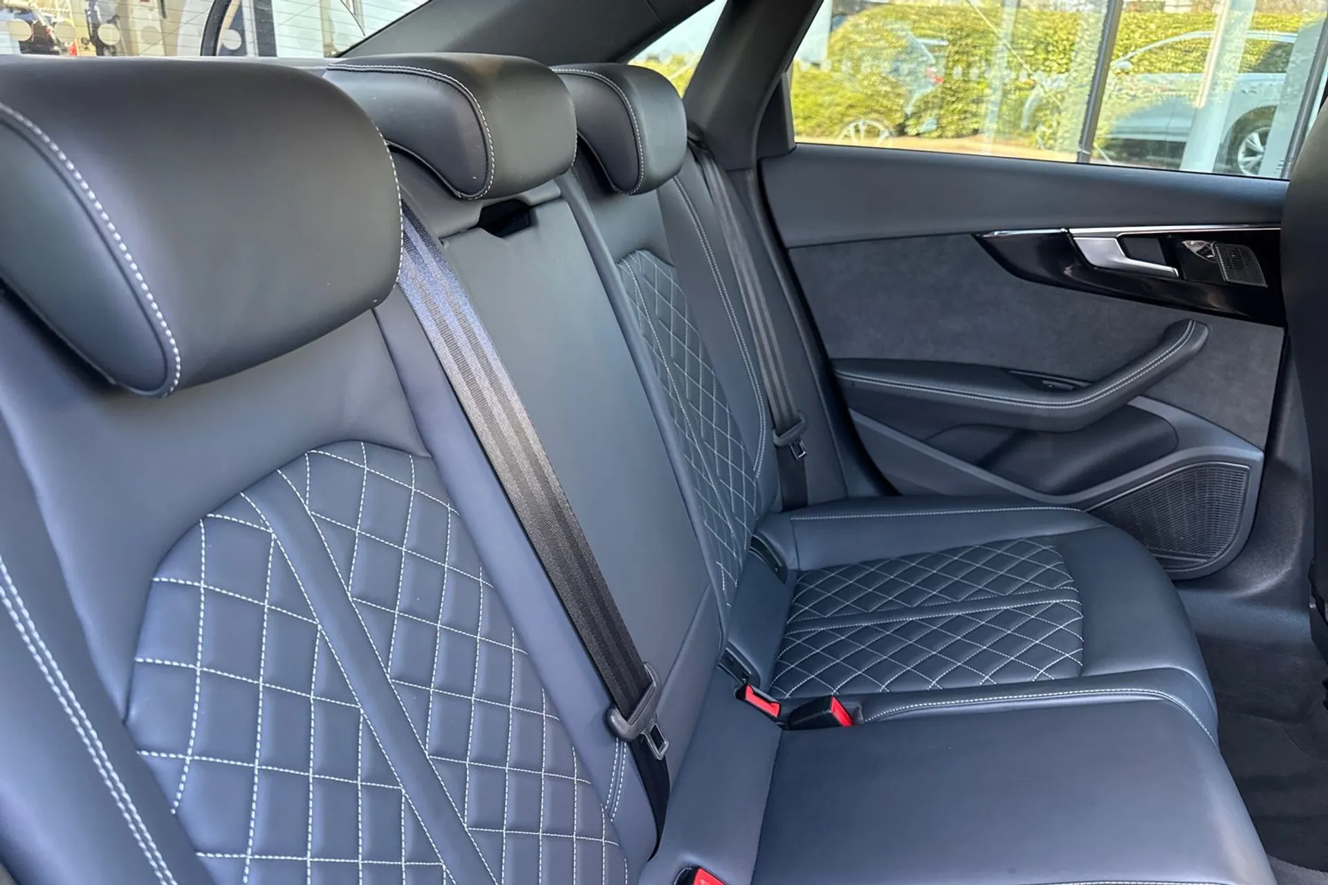 Audi A4 thumbnail image number 34