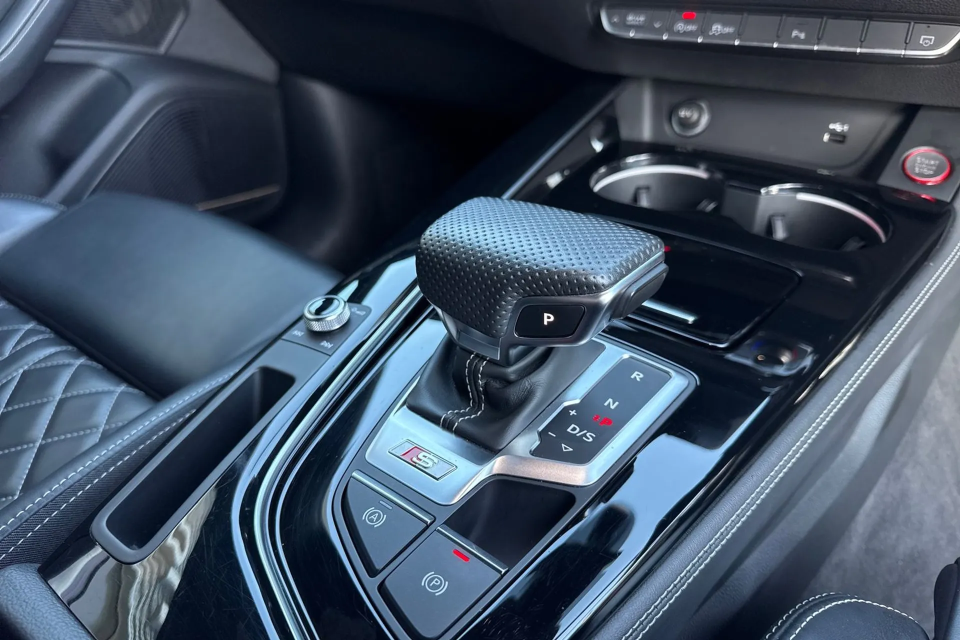 Audi A4 thumbnail image number 25