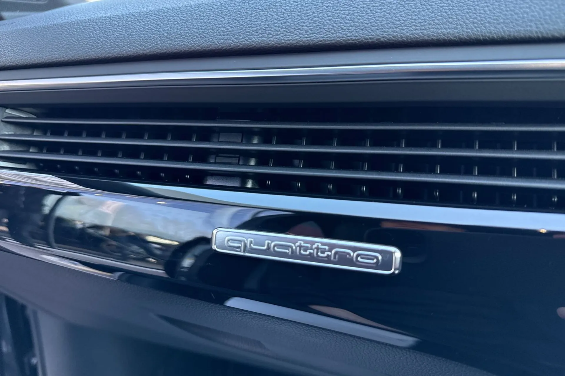 Audi A4 thumbnail image number 27