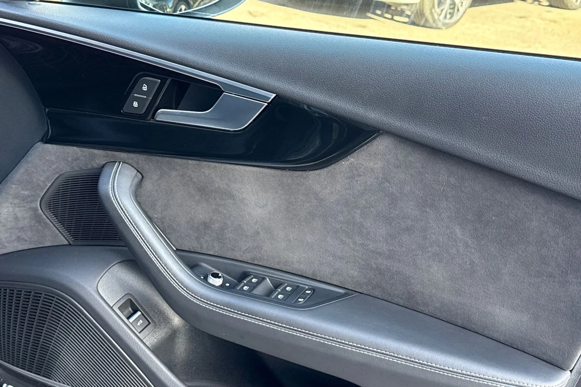 Audi A4 thumbnail image number 46