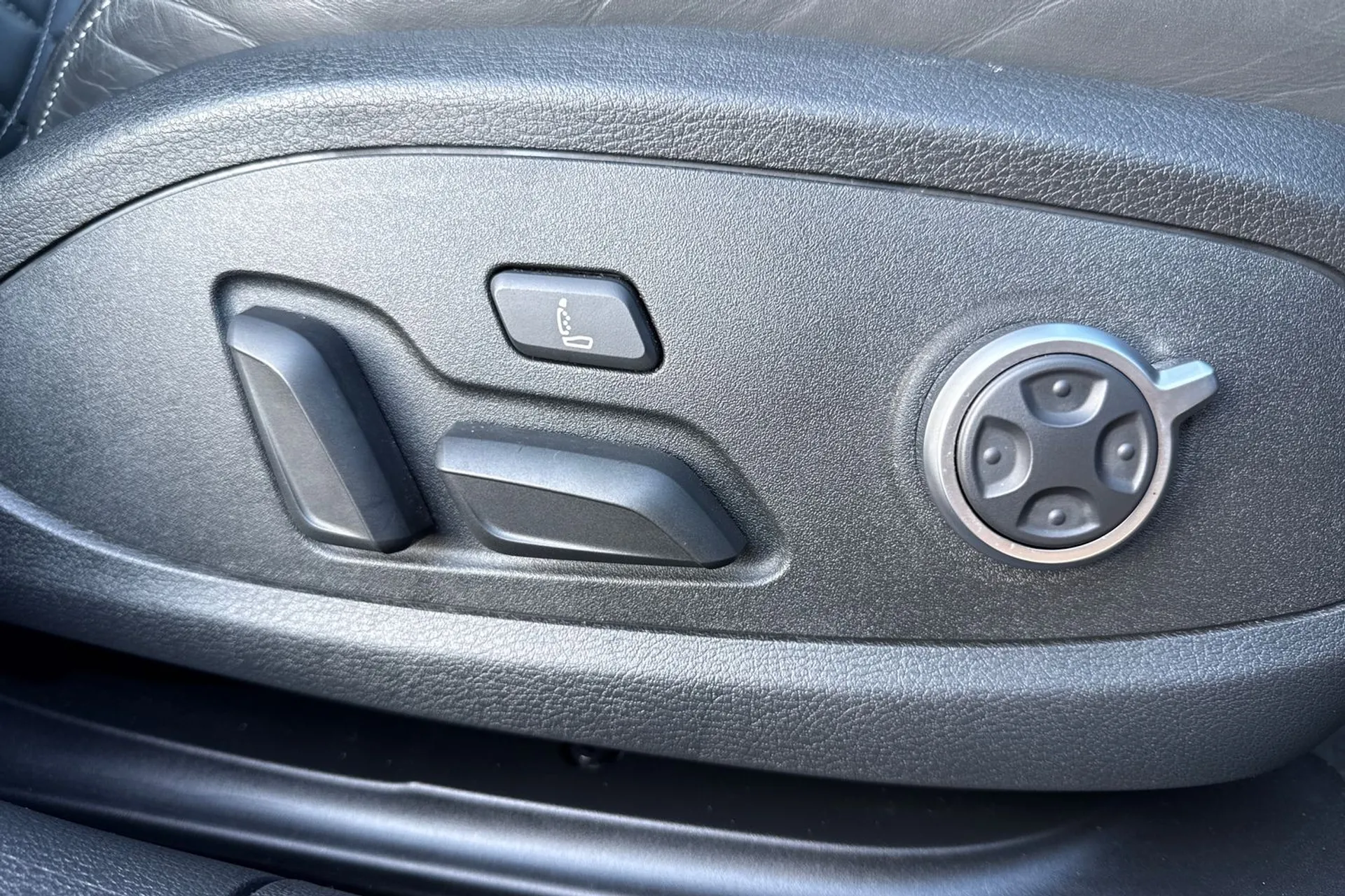 Audi A4 thumbnail image number 39