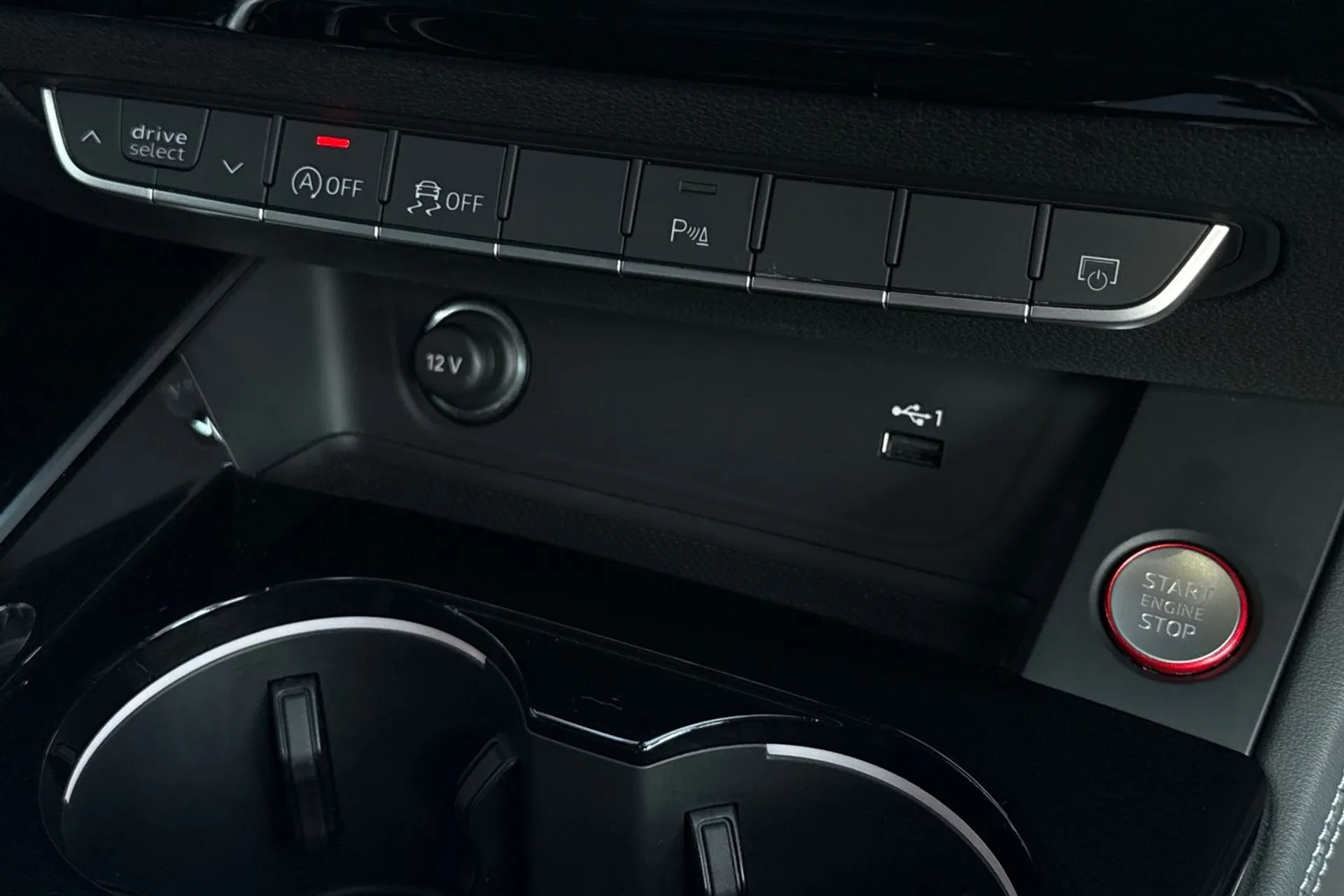 Audi A4 thumbnail image number 44