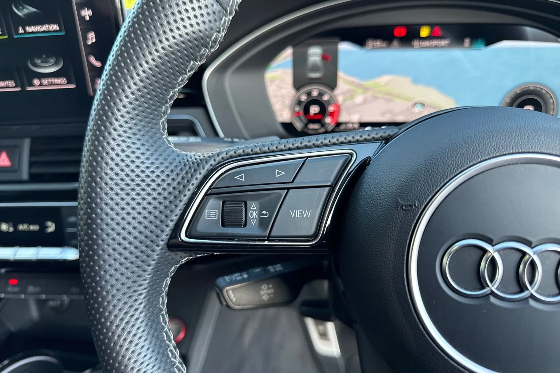 Audi A4 thumbnail image number 35