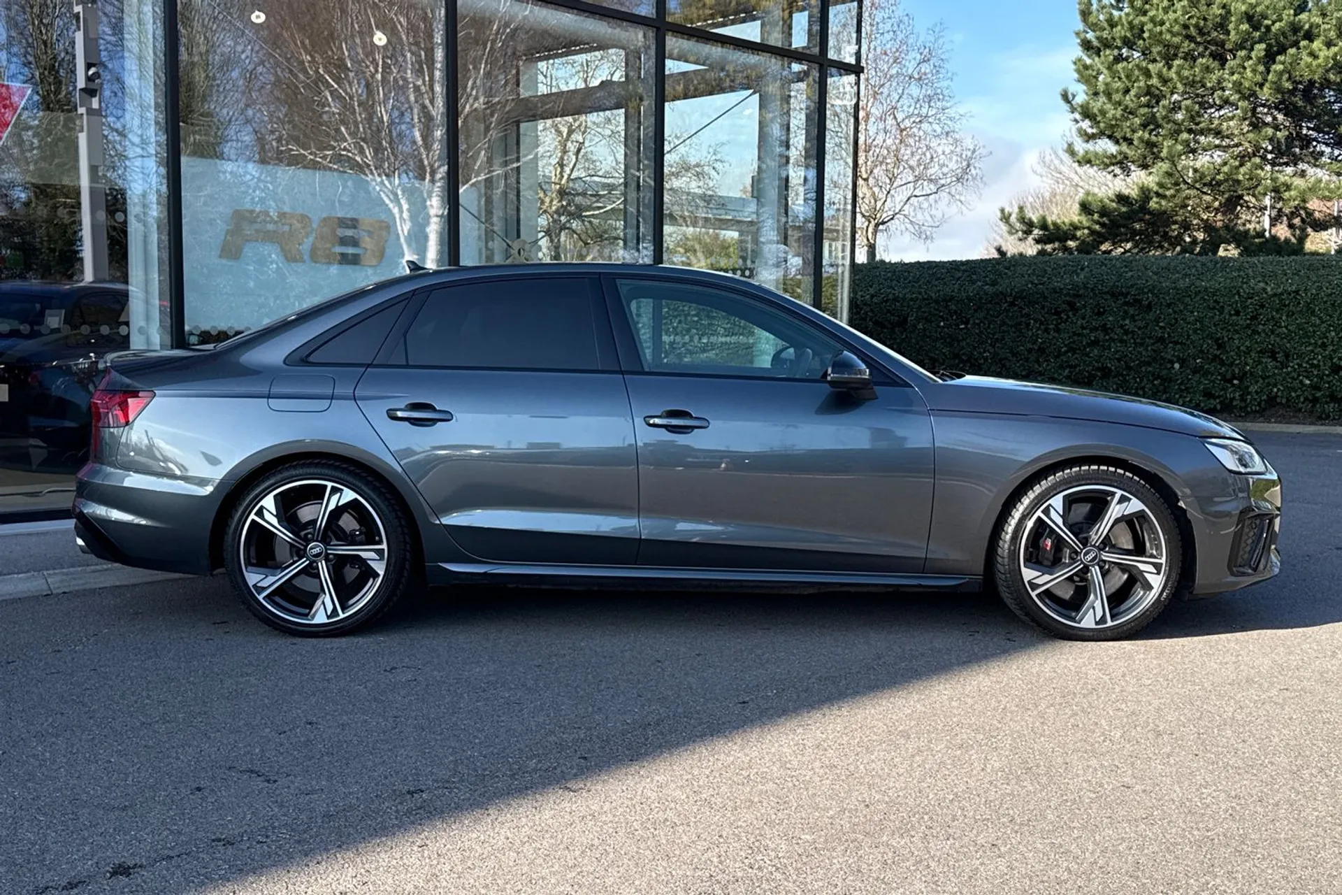 Audi A4 thumbnail image number 2