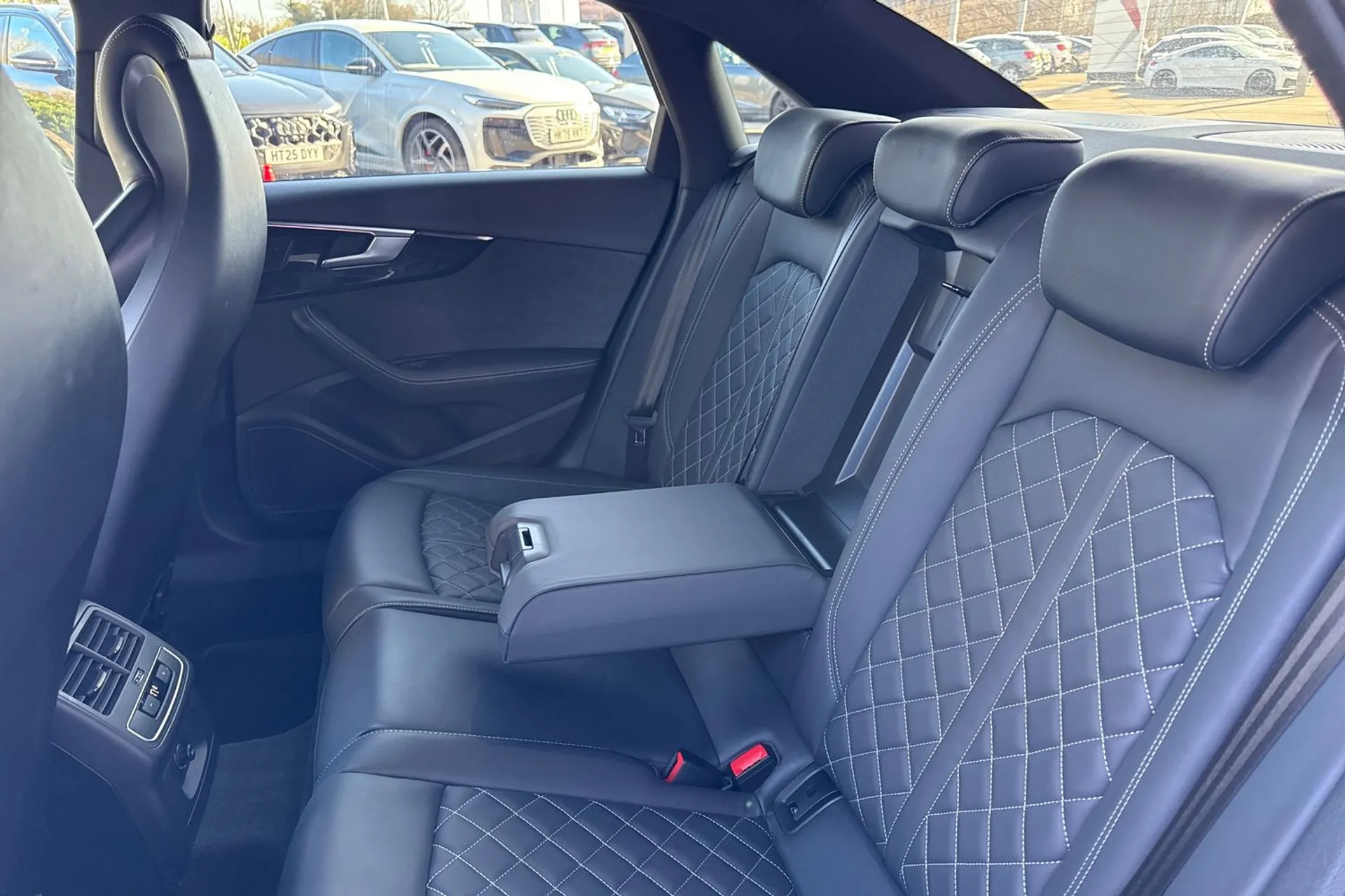 Audi A4 thumbnail image number 48