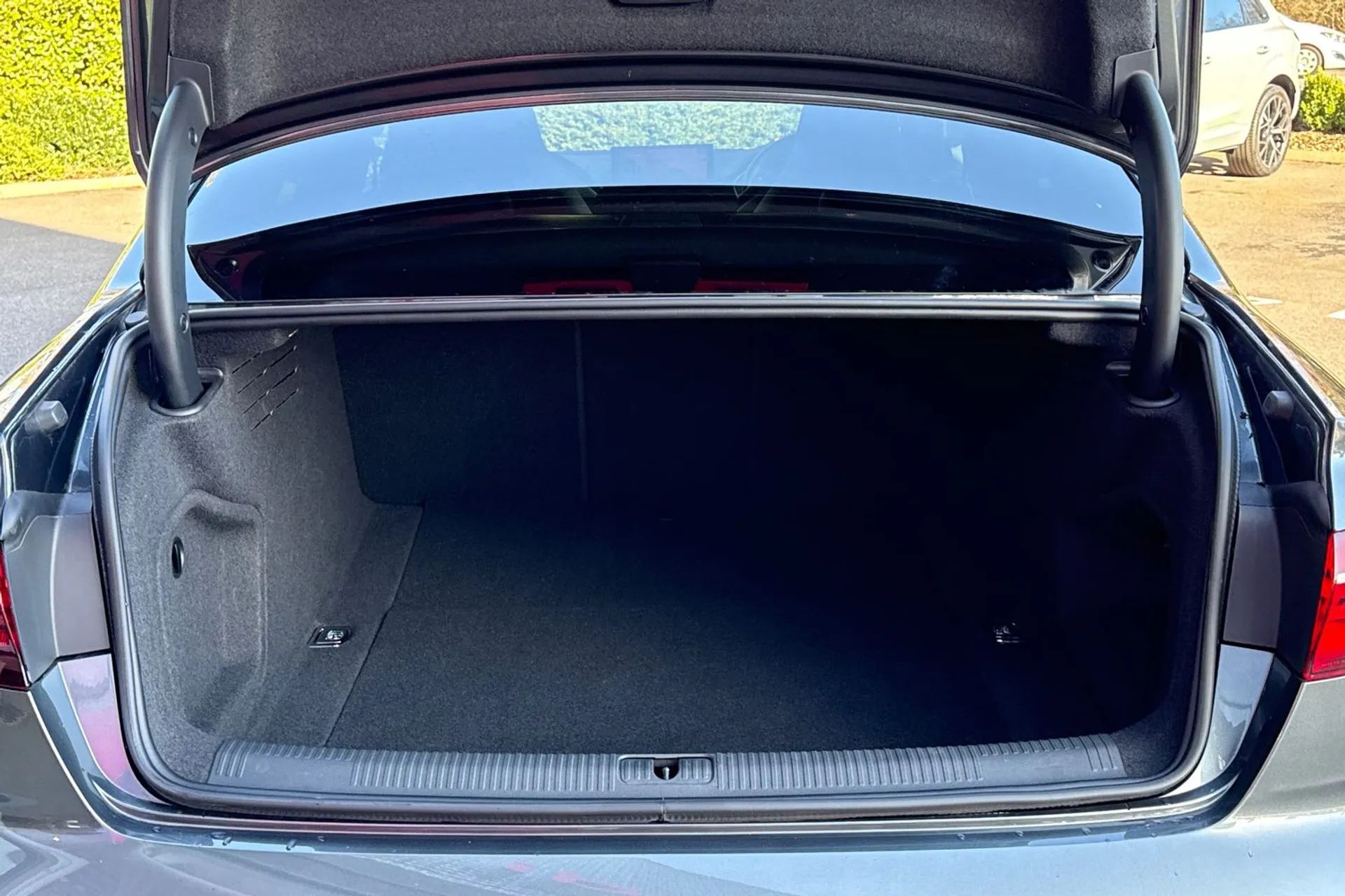 Audi A4 thumbnail image number 29