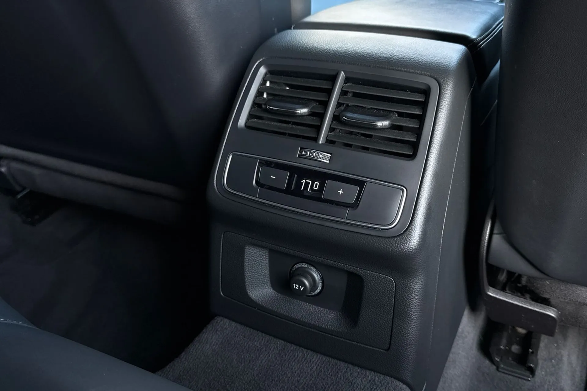 Audi A4 thumbnail image number 41