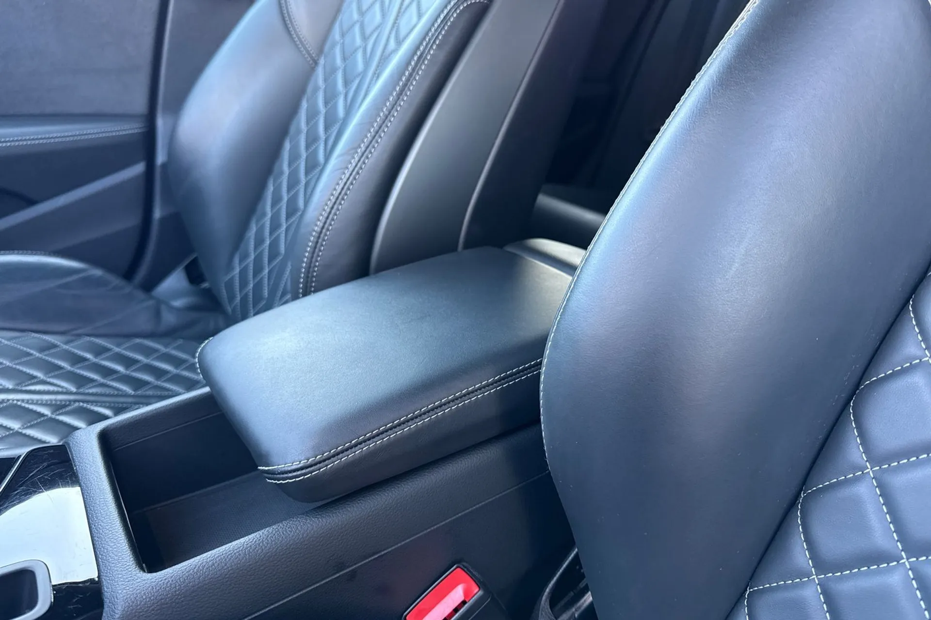 Audi A4 thumbnail image number 37