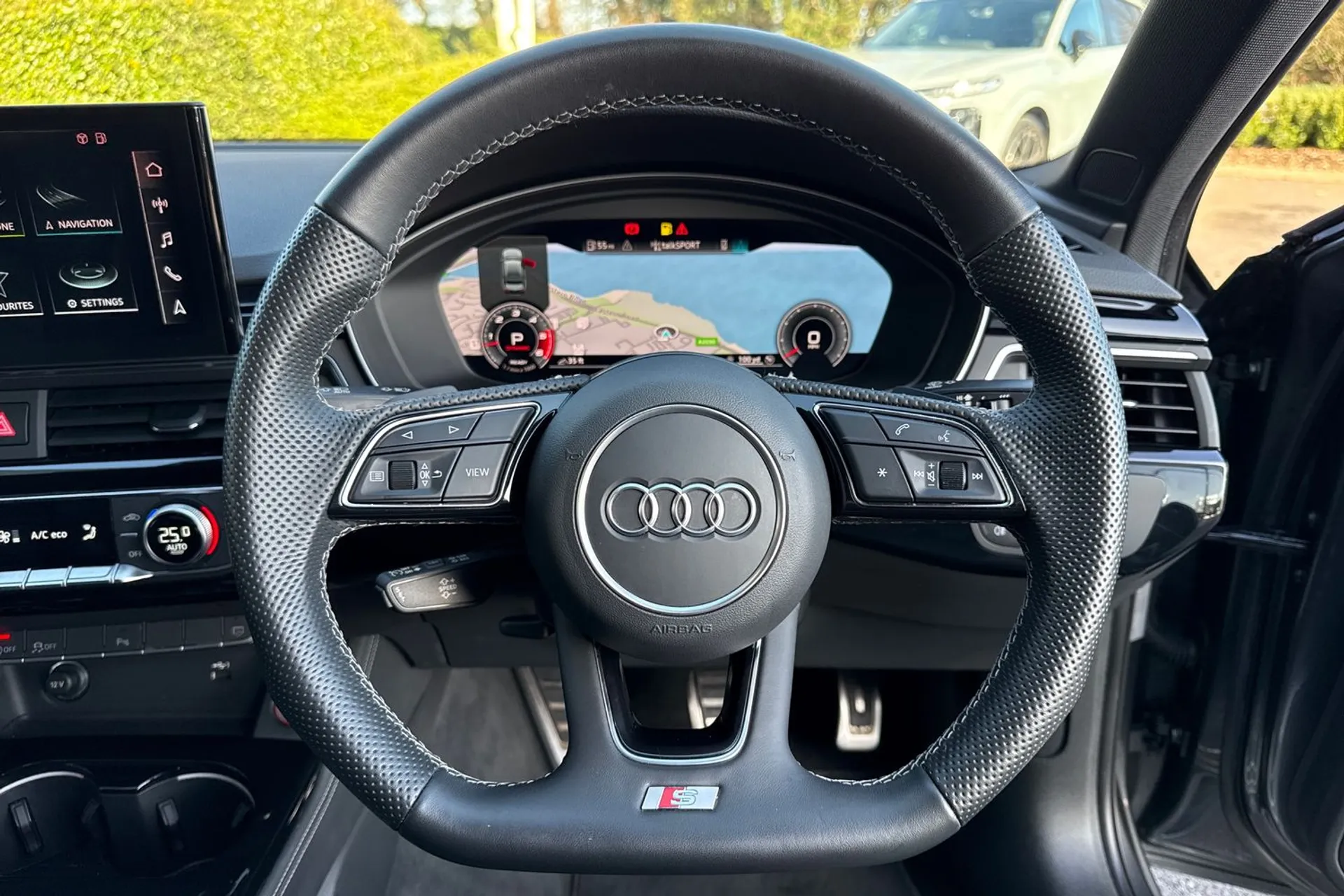 Audi A4 thumbnail image number 10