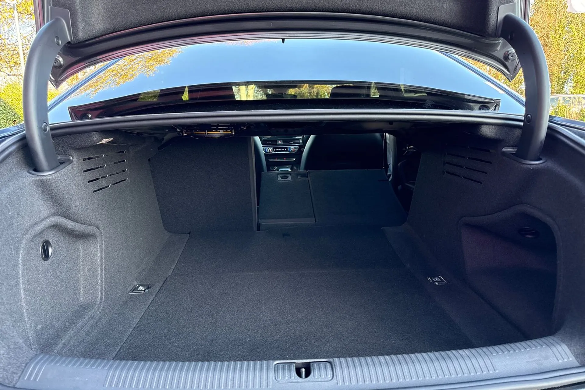 Audi A4 thumbnail image number 33