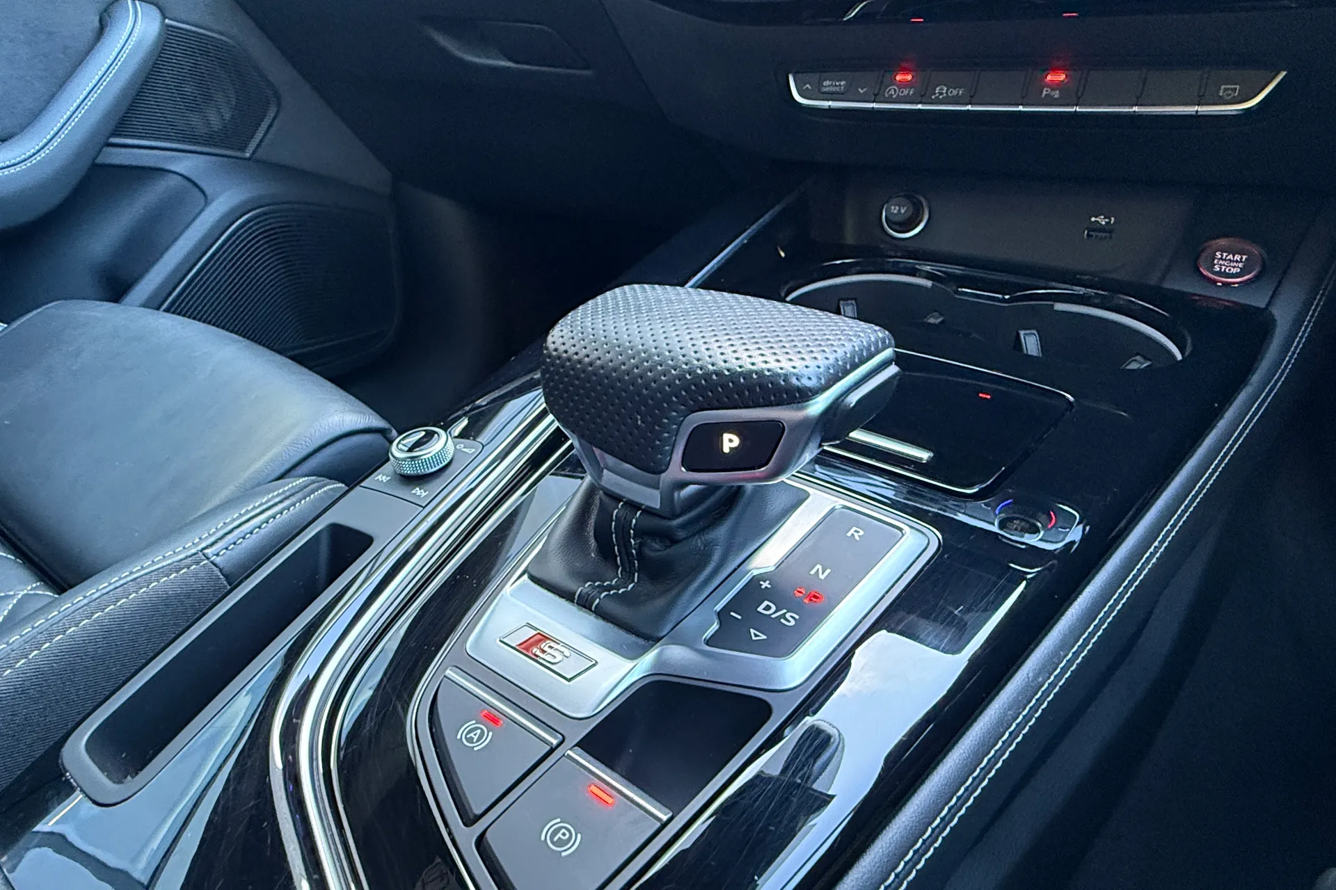 Audi A4 thumbnail image number 21