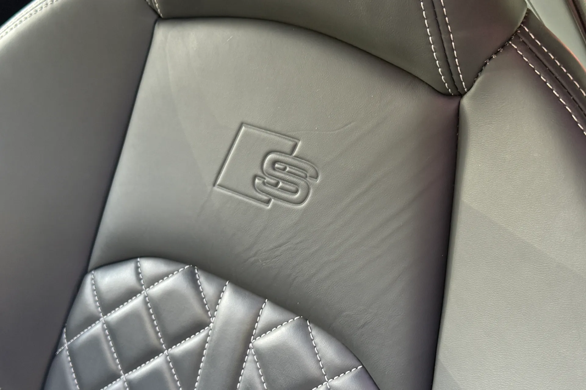 Audi A4 thumbnail image number 30