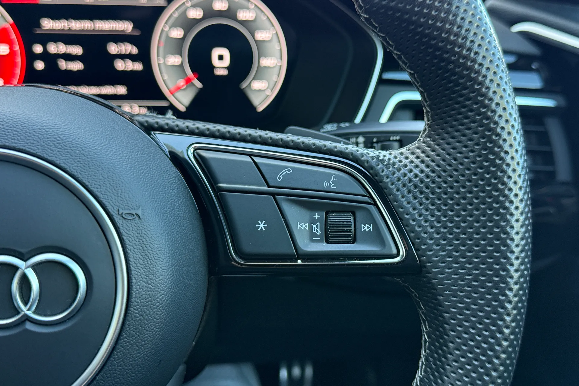 Audi A4 thumbnail image number 44
