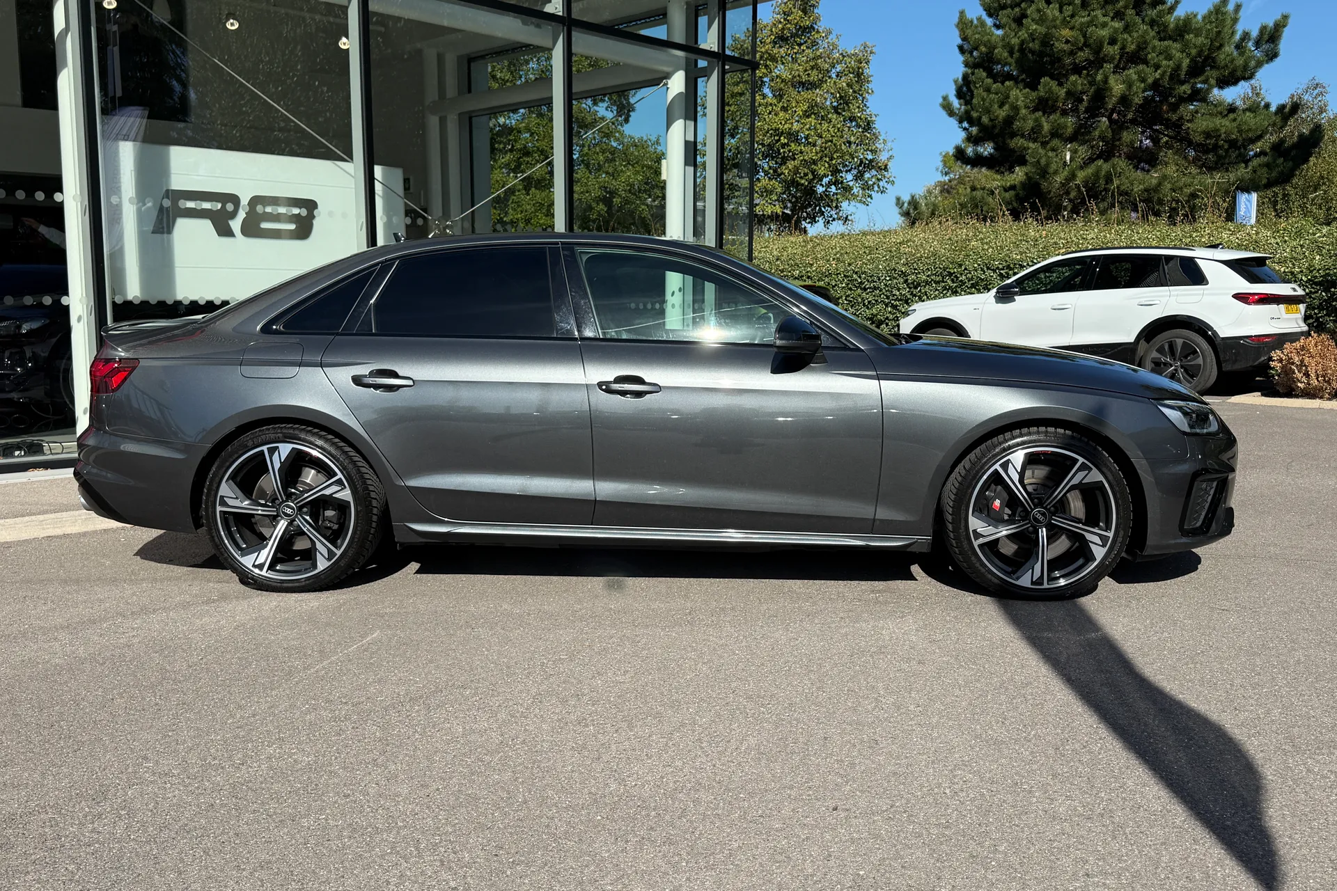 Audi A4 thumbnail image number 2