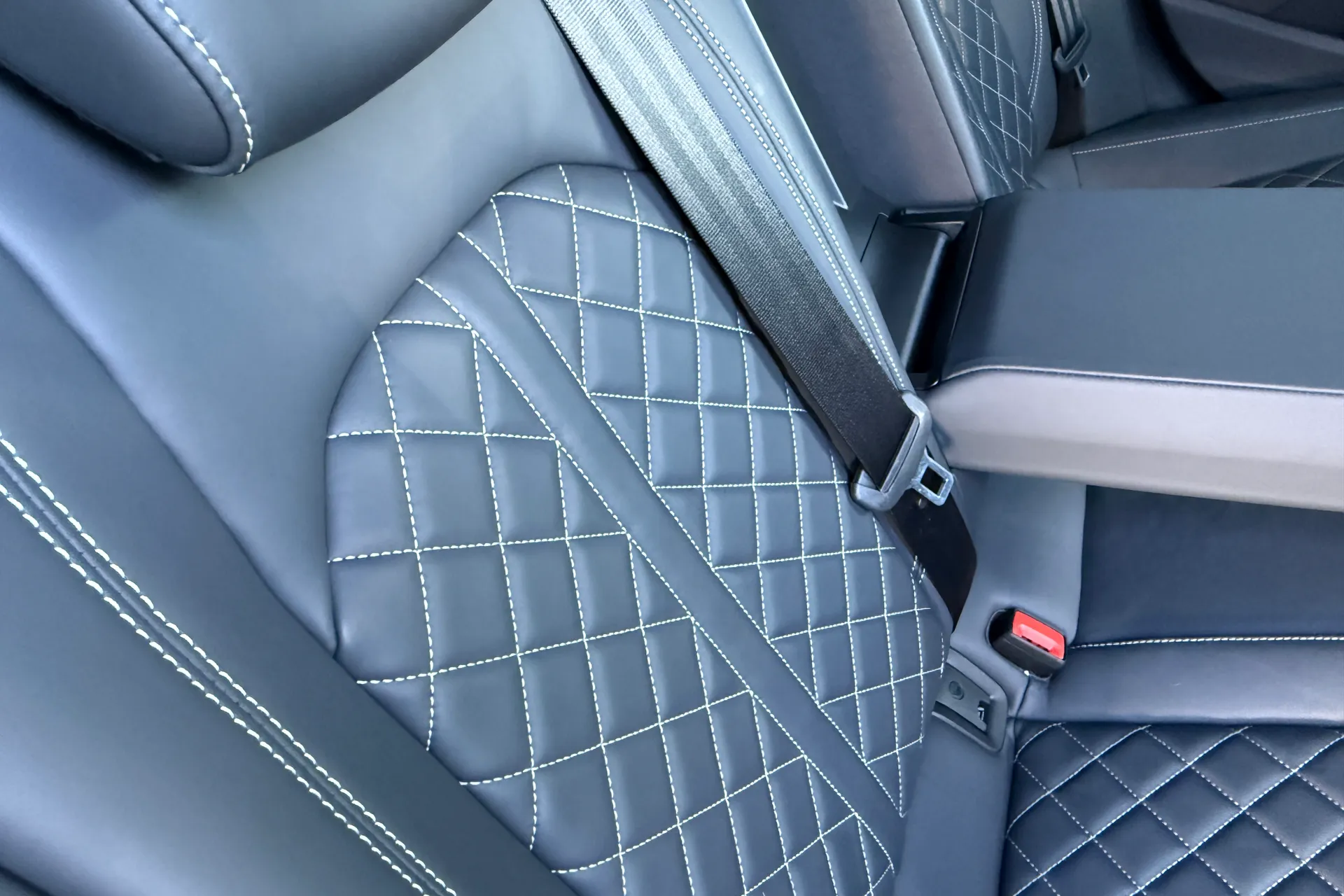 Audi A4 thumbnail image number 47