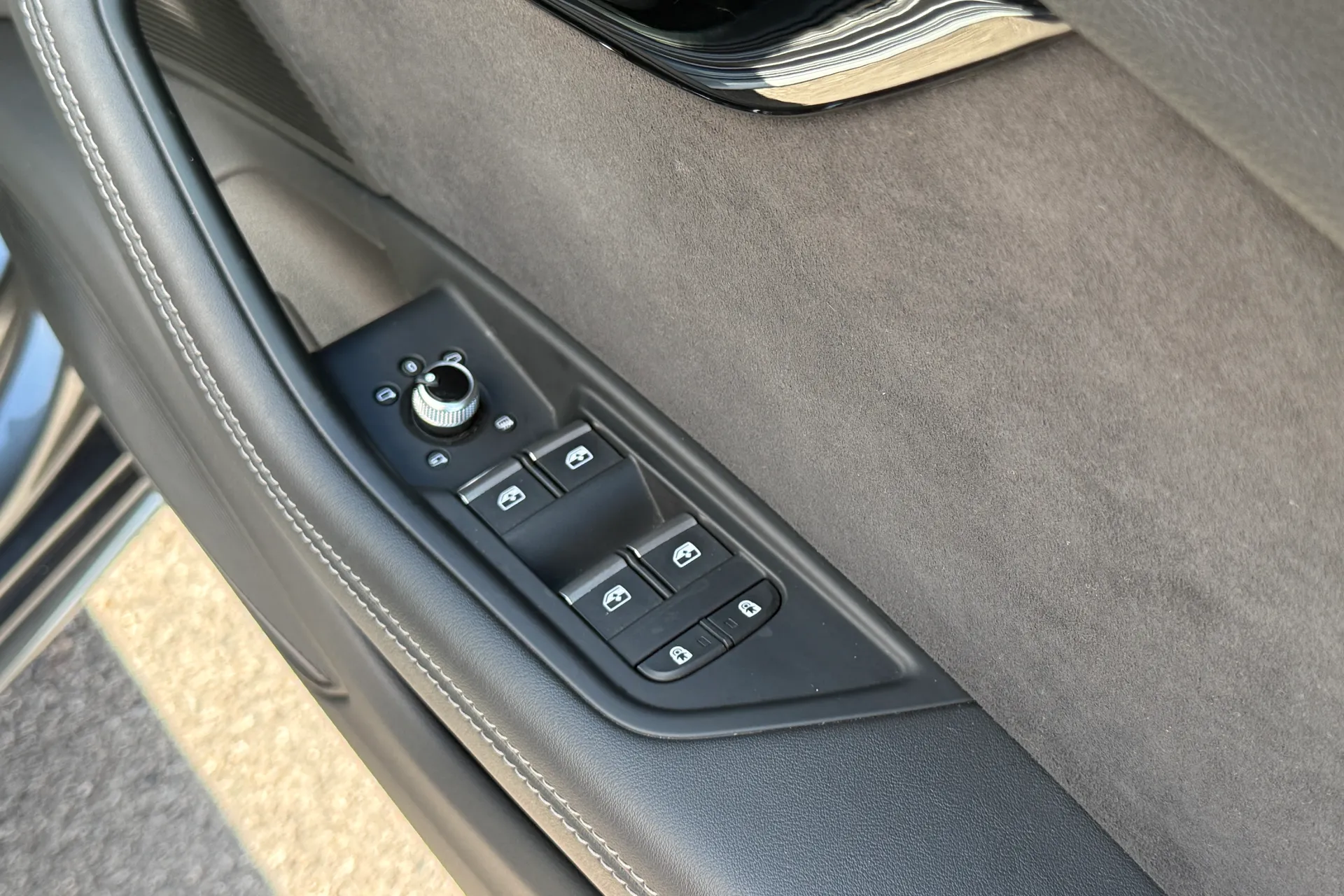 Audi A4 thumbnail image number 23