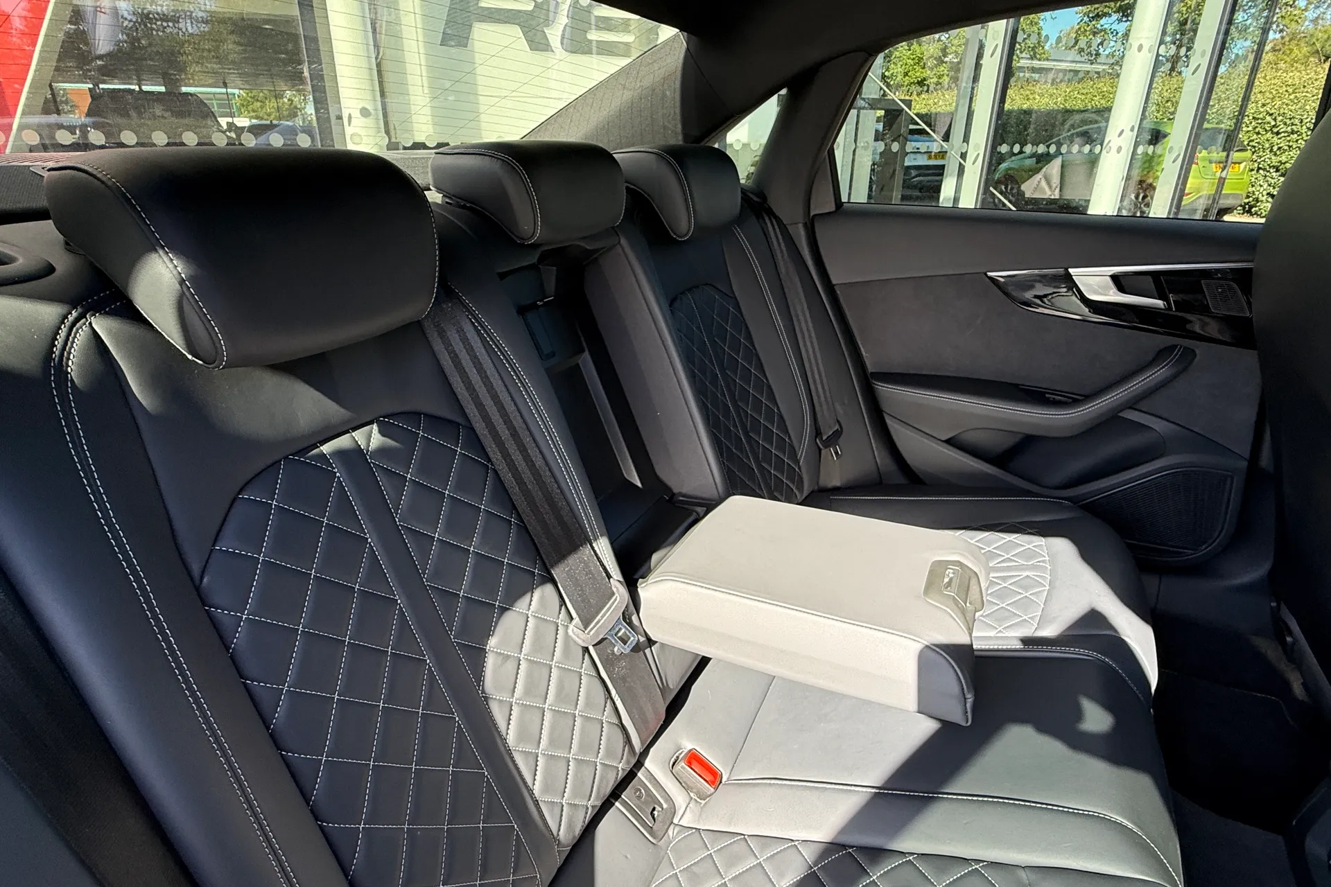Audi A4 thumbnail image number 42