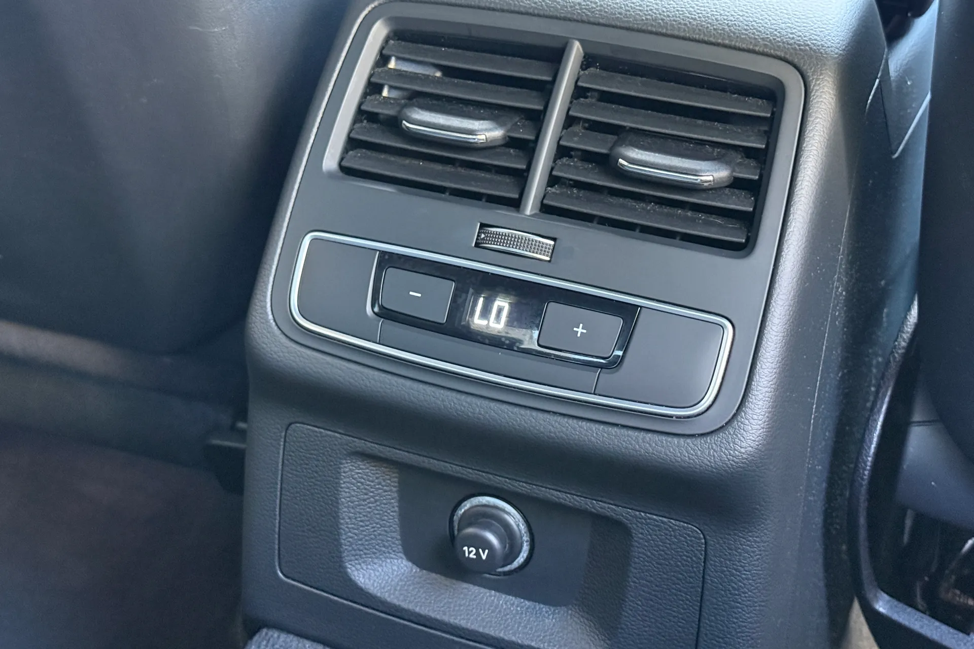Audi A4 thumbnail image number 41