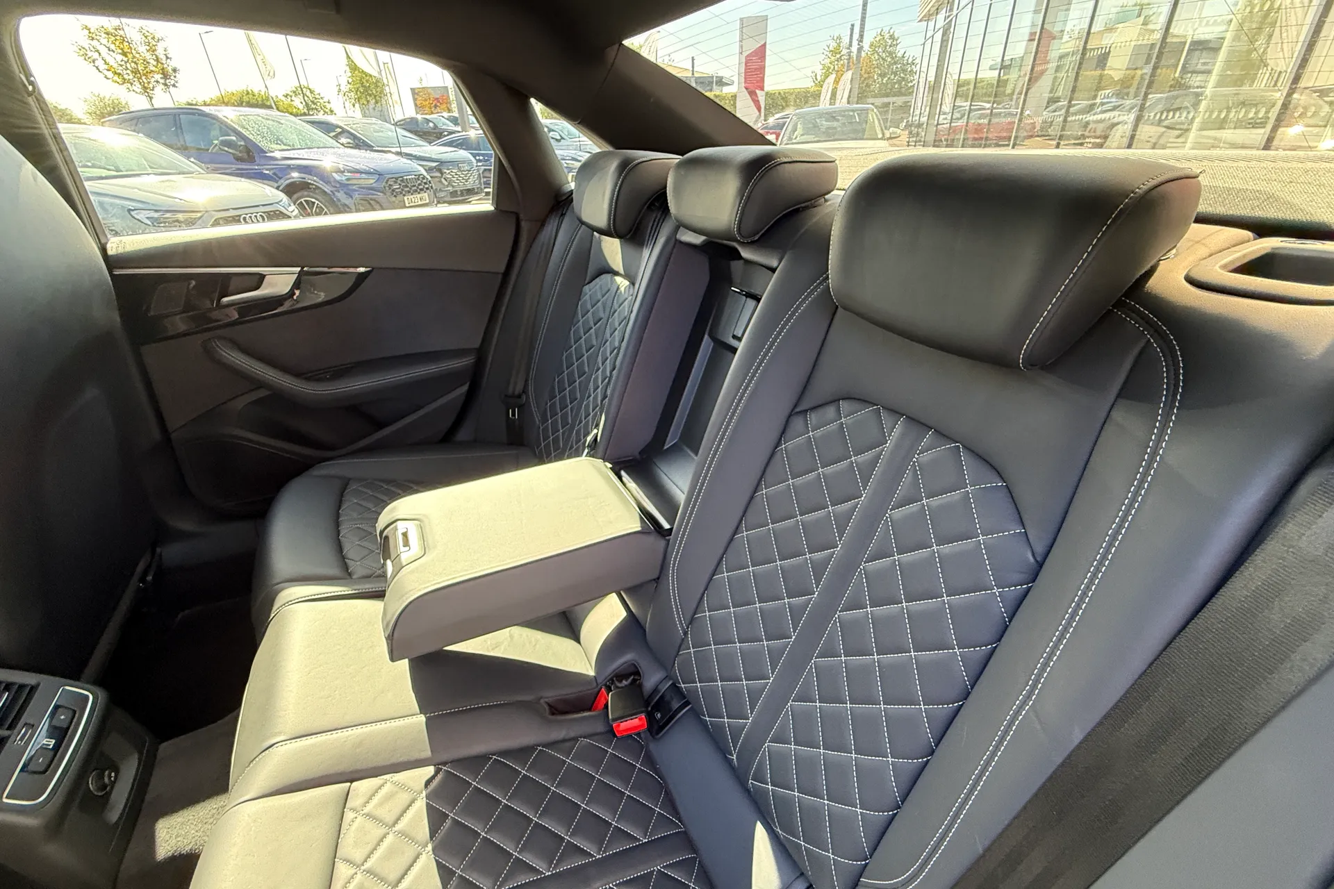 Audi A4 thumbnail image number 32