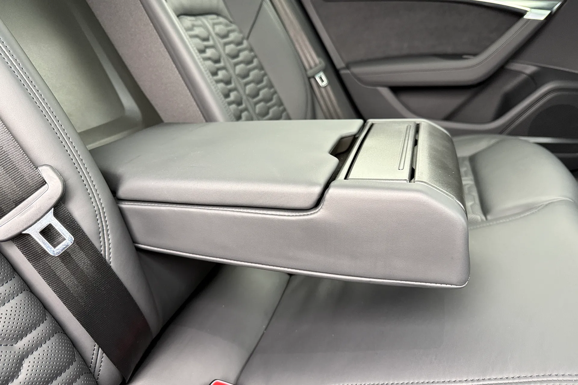 Audi RS6 thumbnail image number 56