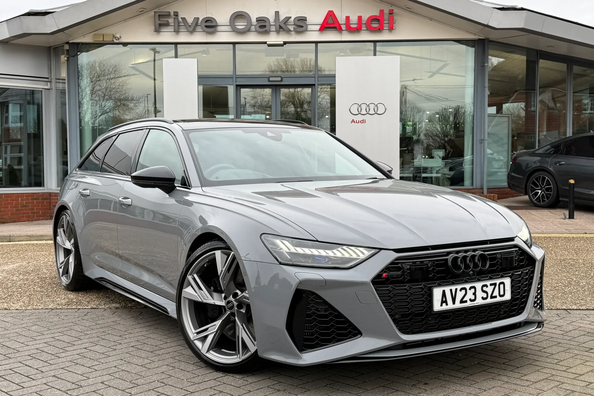 Audi RS6 focused image