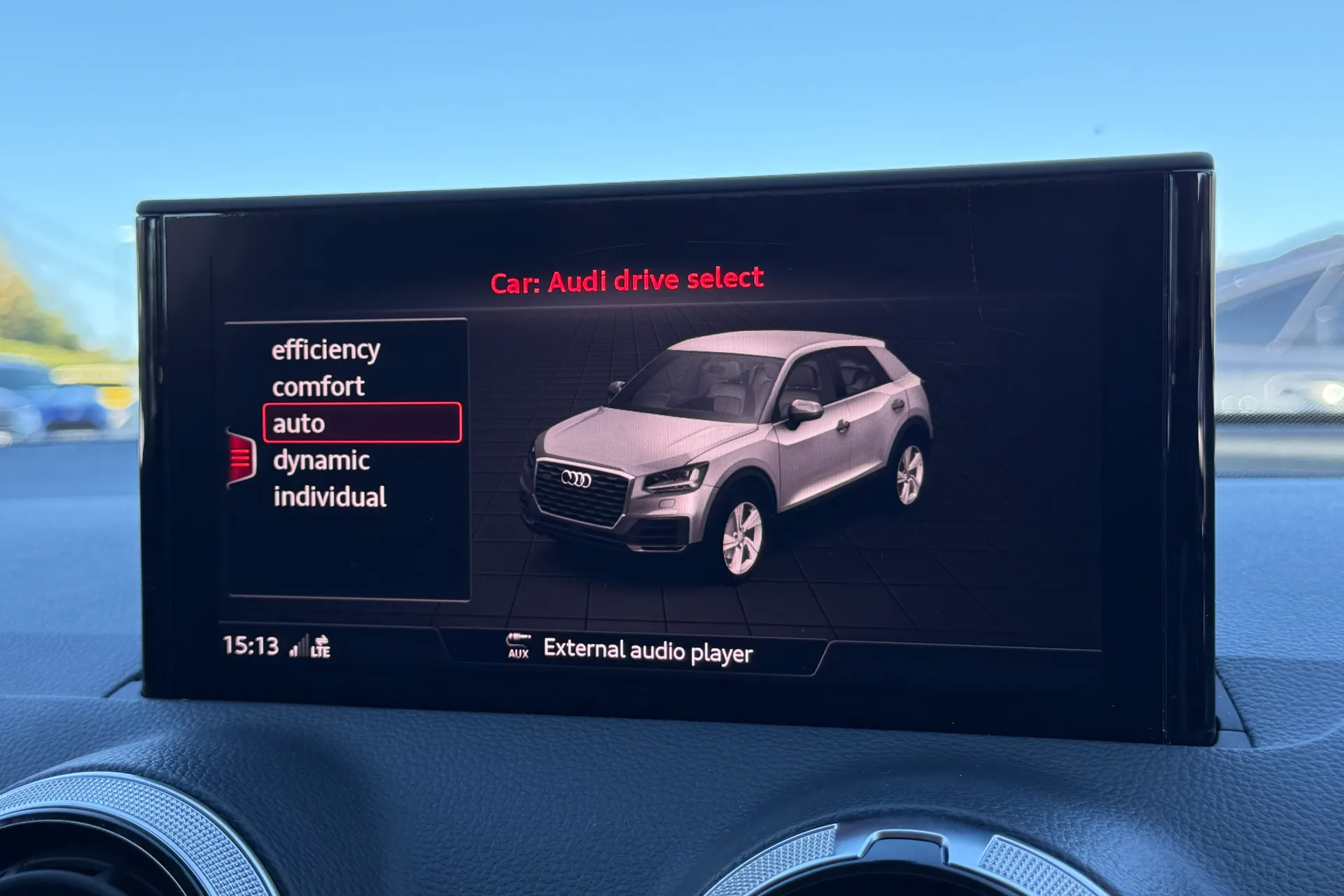 Audi Q2 thumbnail image number 7