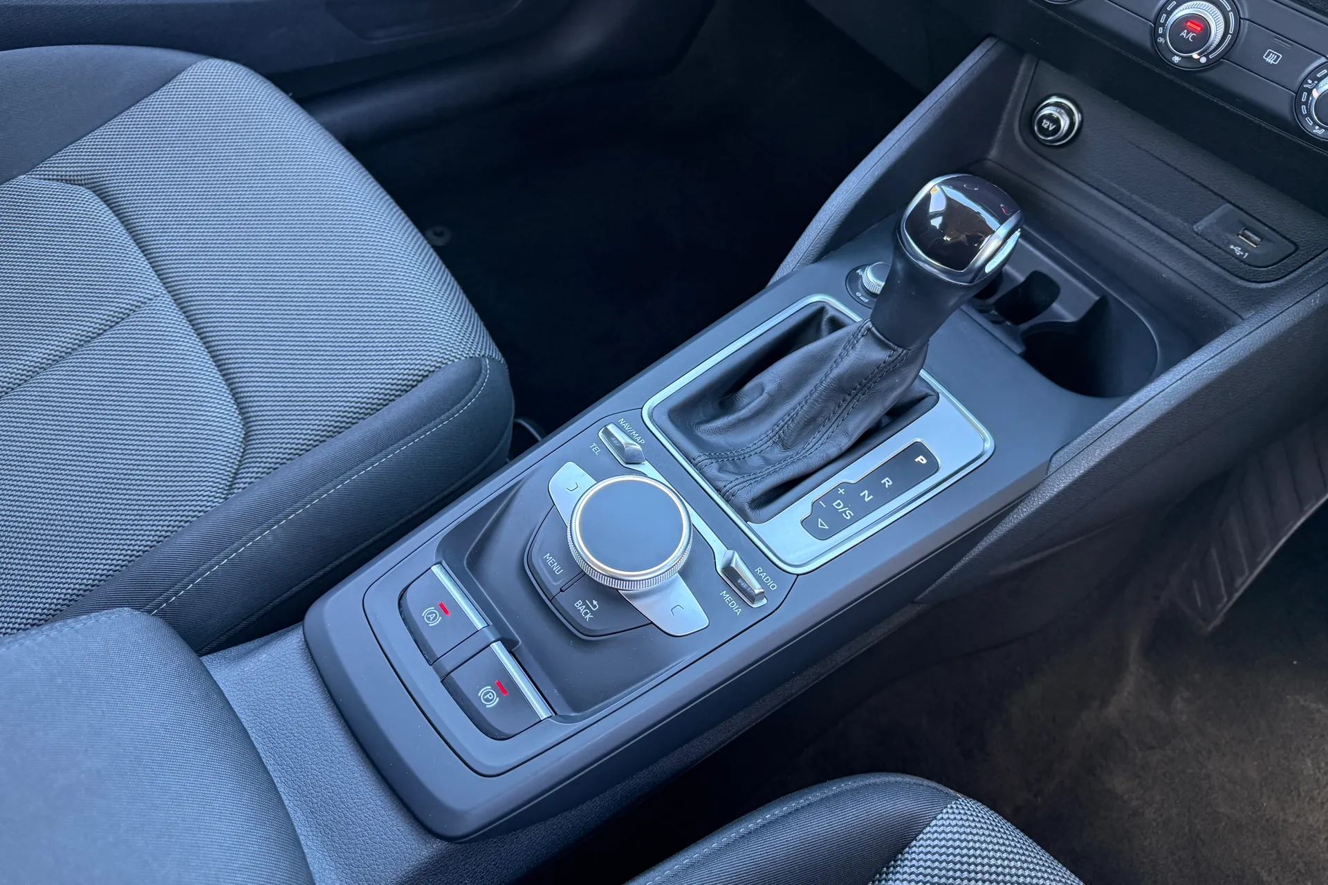 Audi Q2 thumbnail image number 33