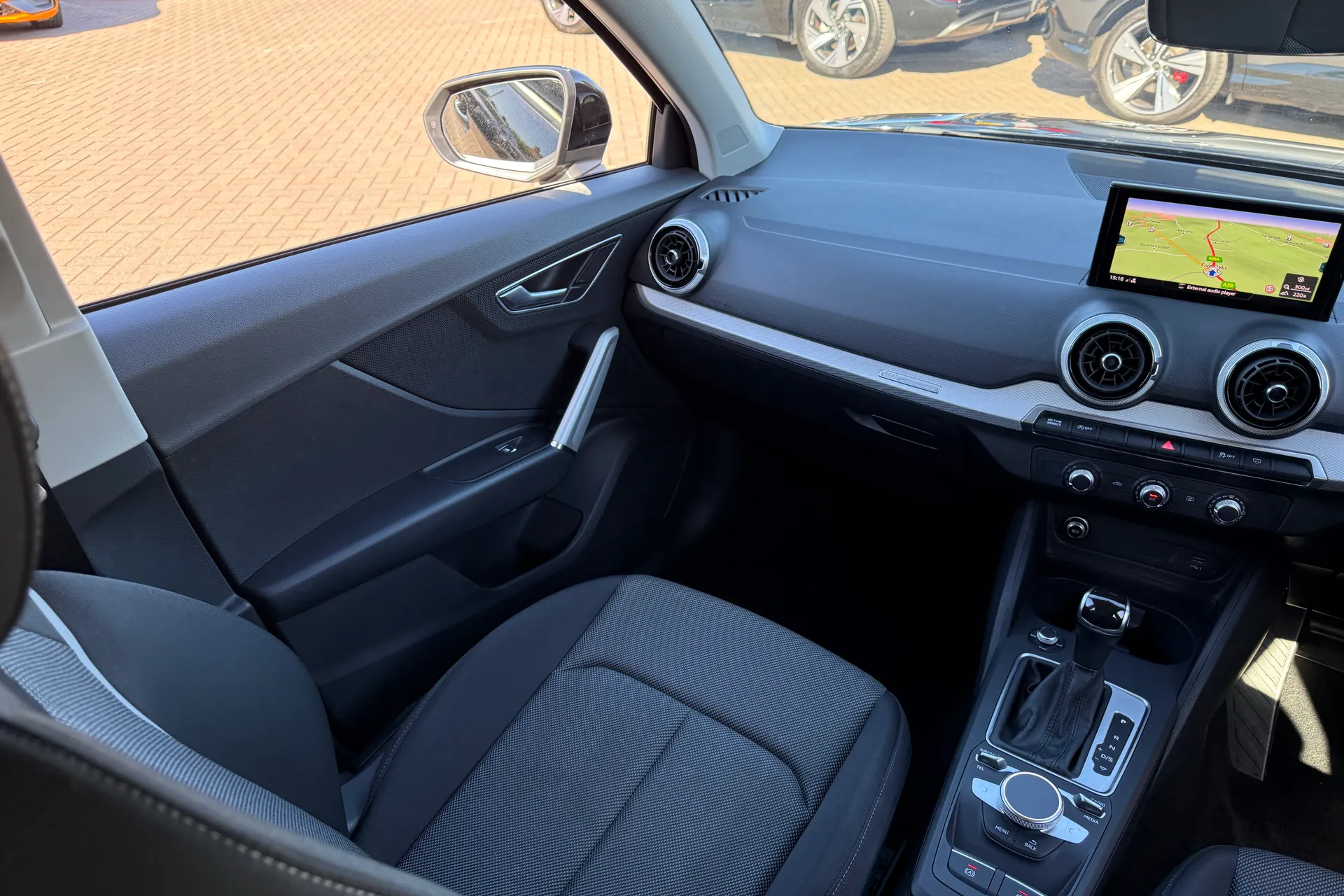 Audi Q2 thumbnail image number 32