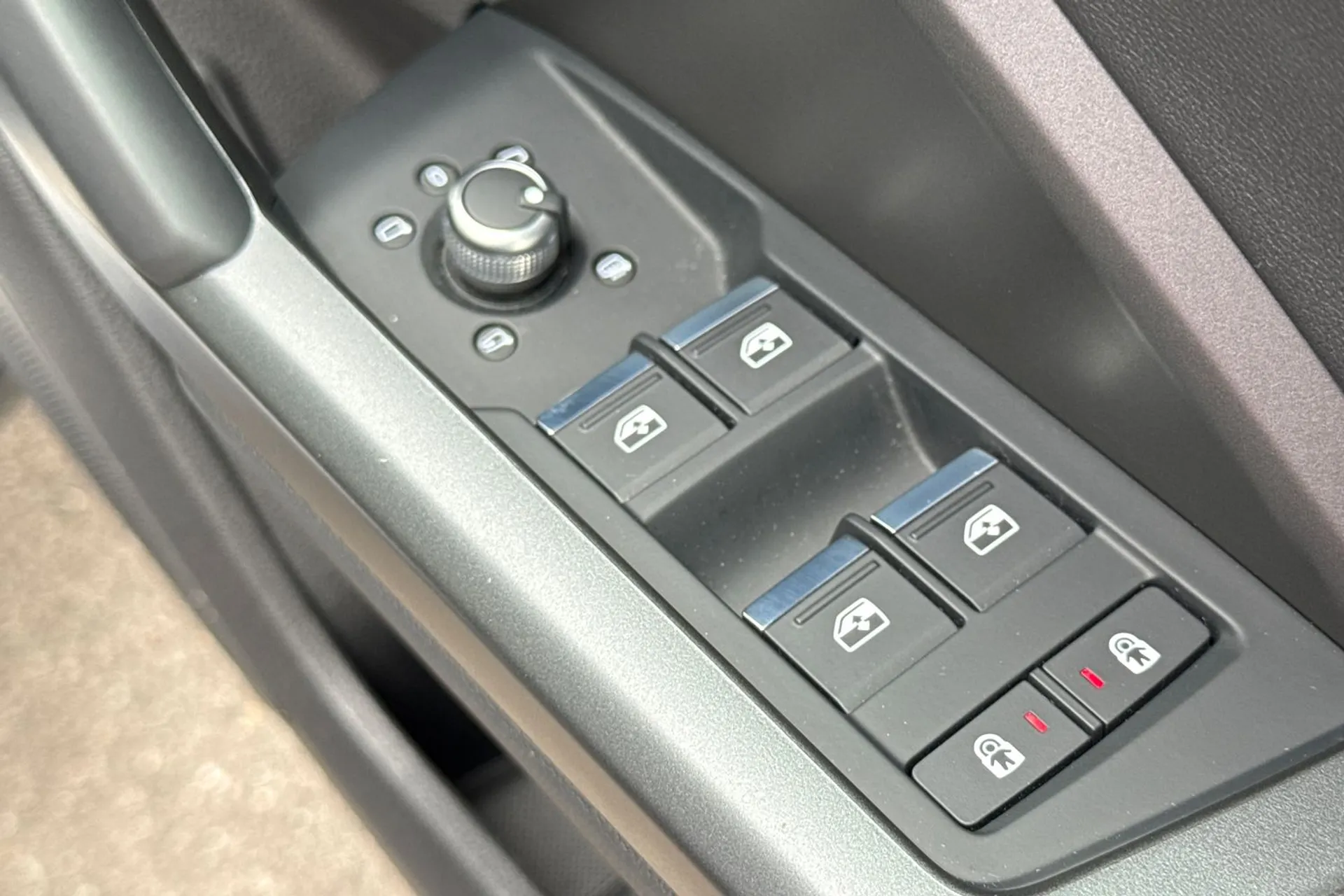 Audi Q3 thumbnail image number 40