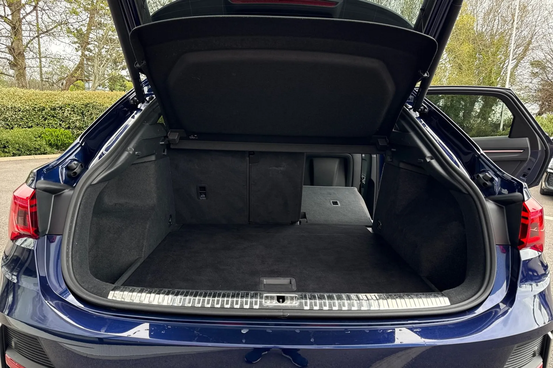 Audi Q3 thumbnail image number 37
