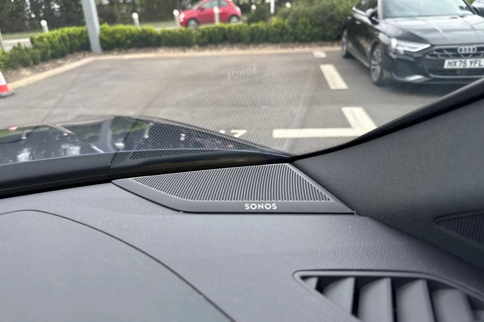 Audi Q3 thumbnail image number 11