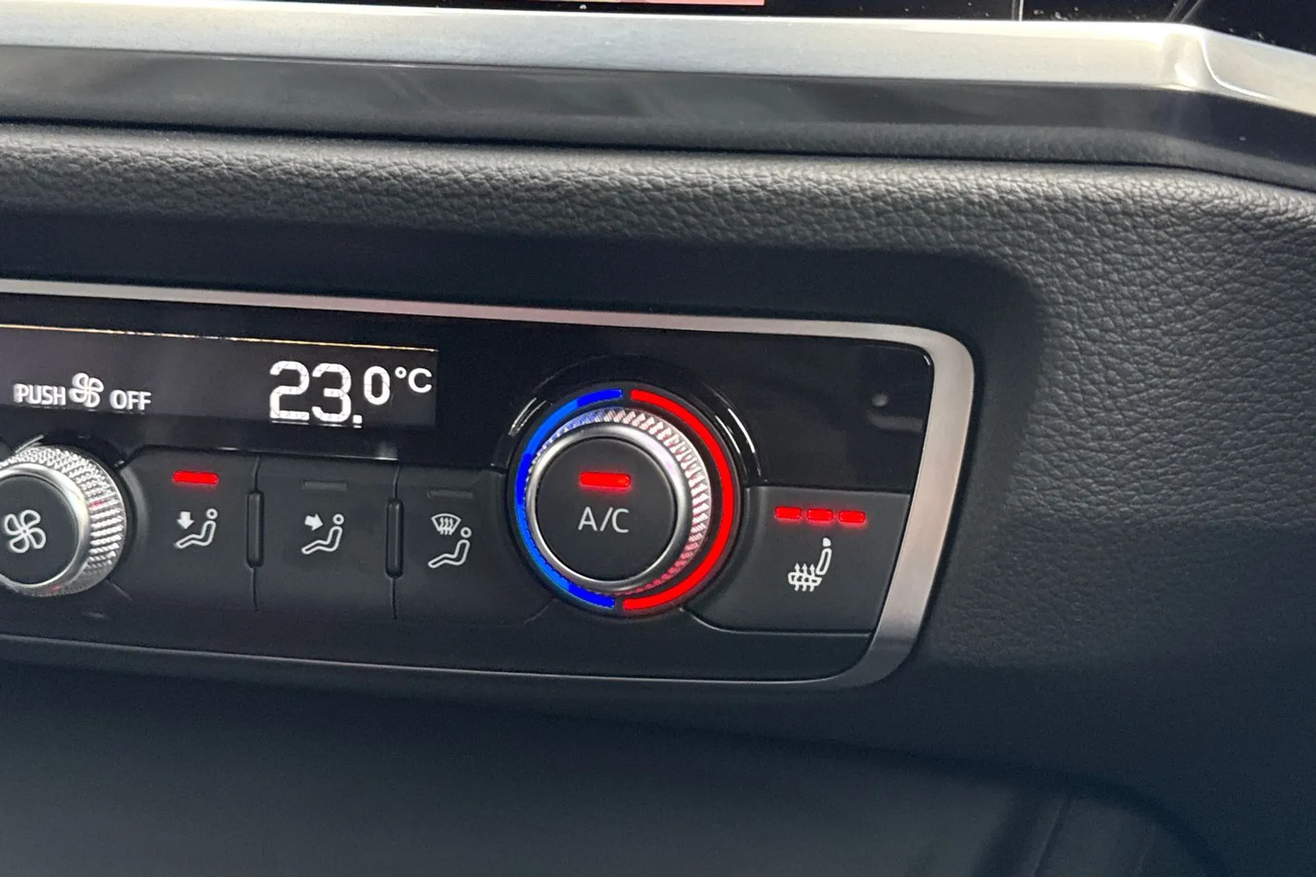 Audi Q3 thumbnail image number 20