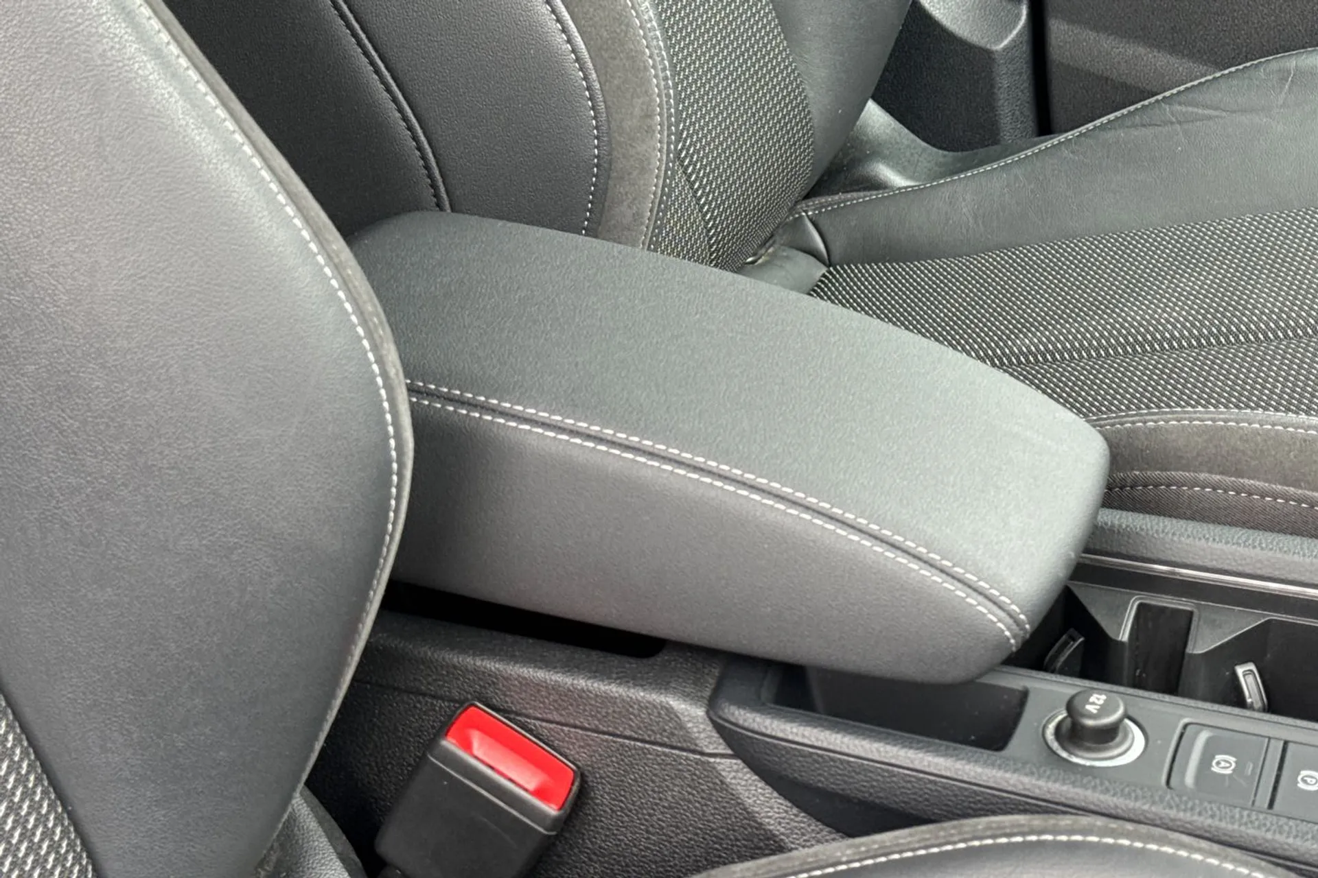 Audi Q3 thumbnail image number 33