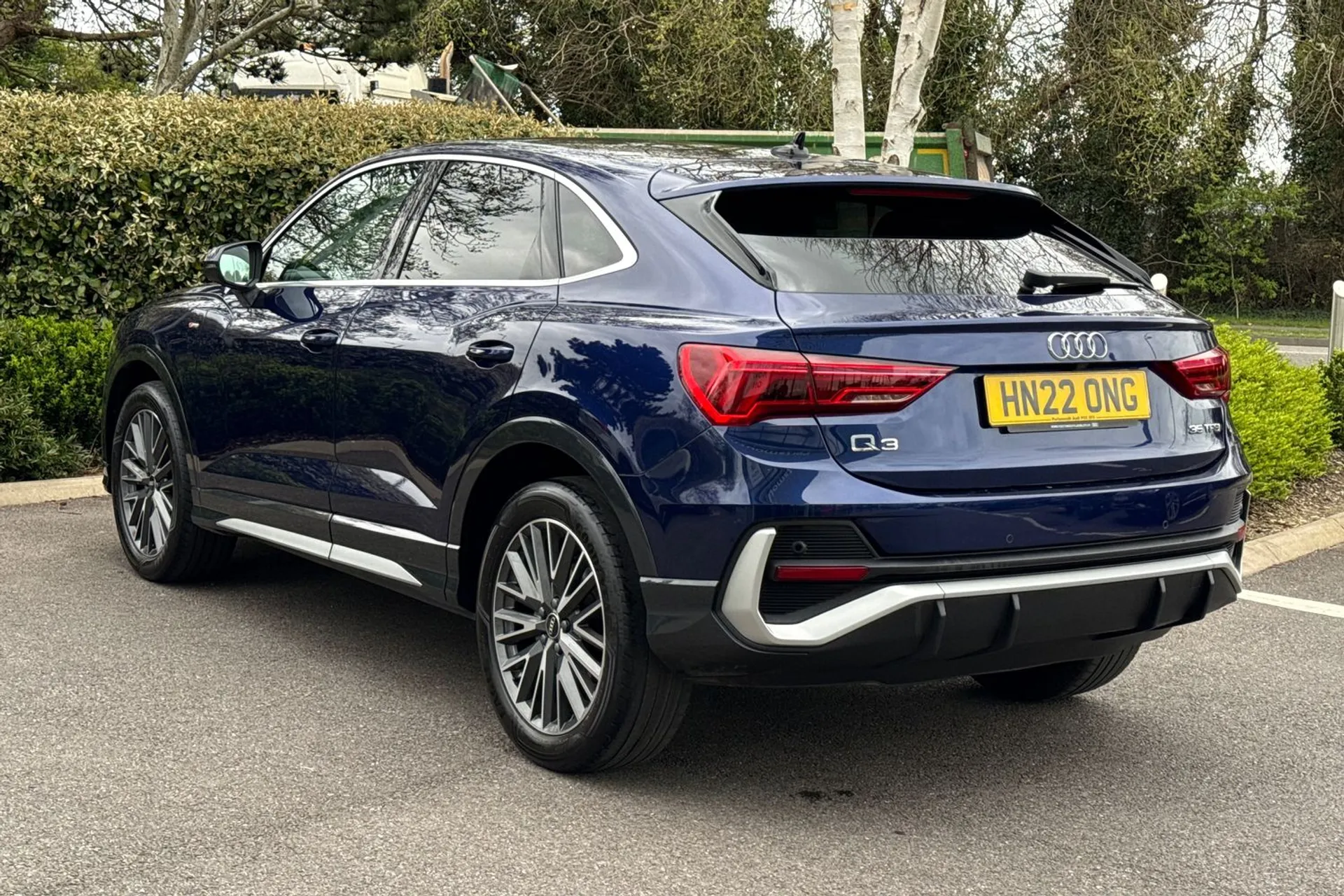 Audi Q3 thumbnail image number 16