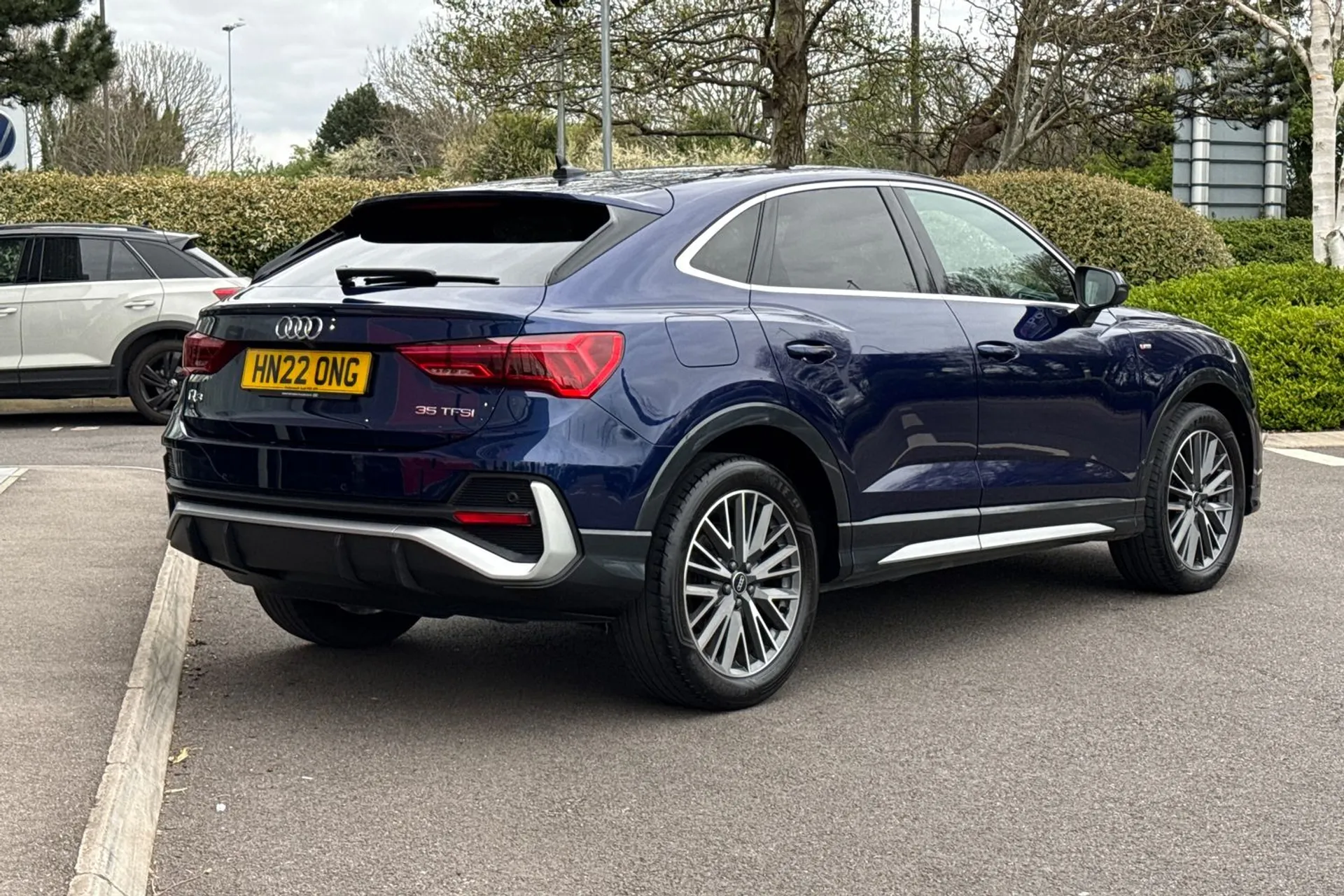 Audi Q3 thumbnail image number 14