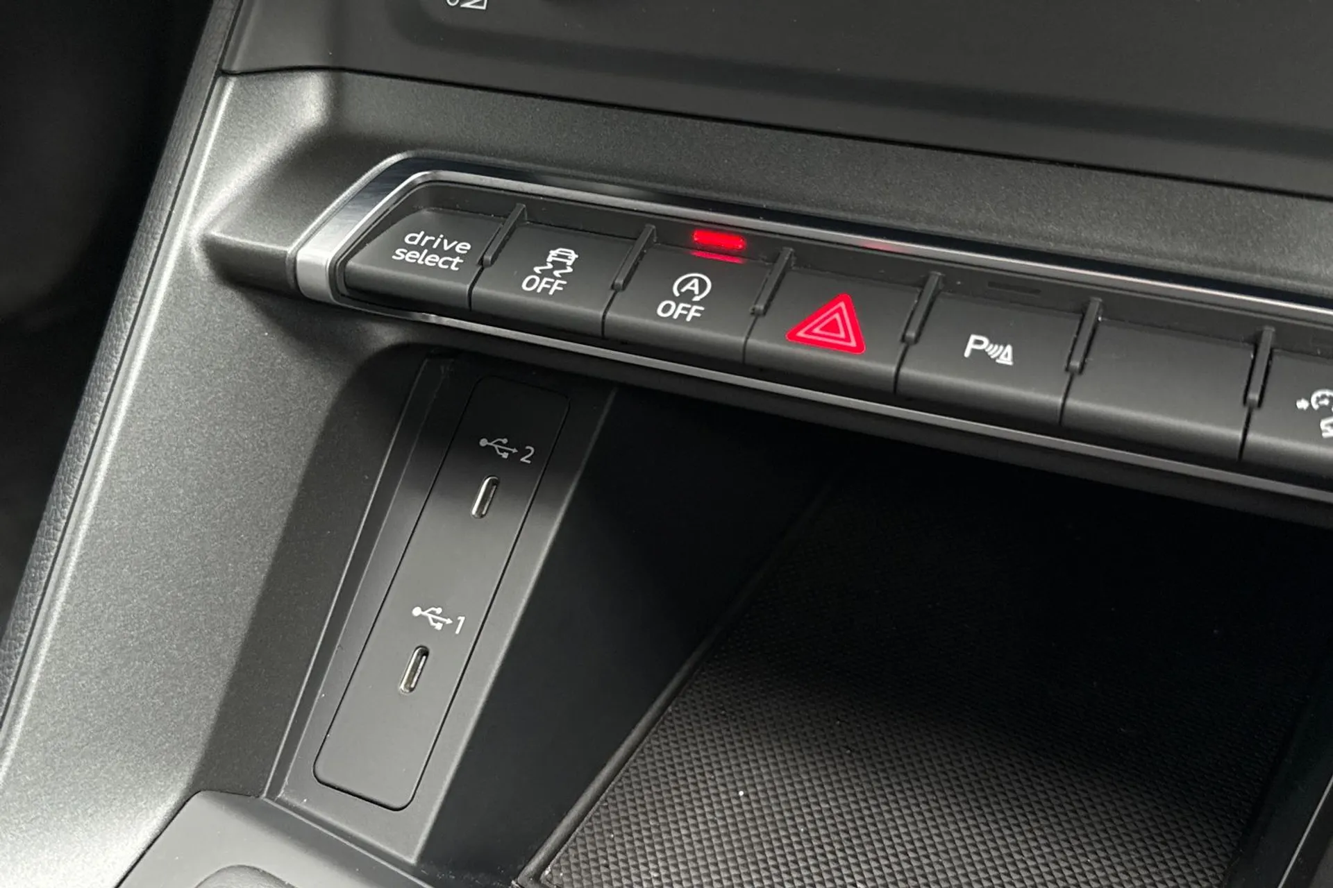 Audi Q3 thumbnail image number 23