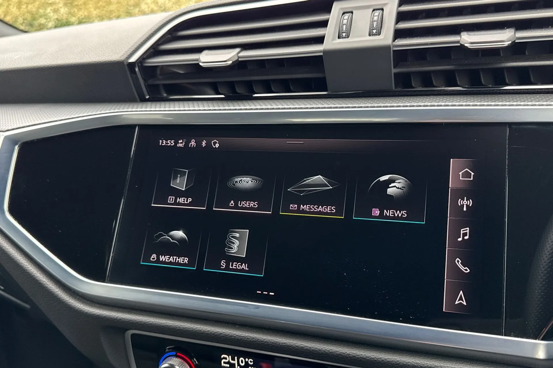 Audi Q3 thumbnail image number 36