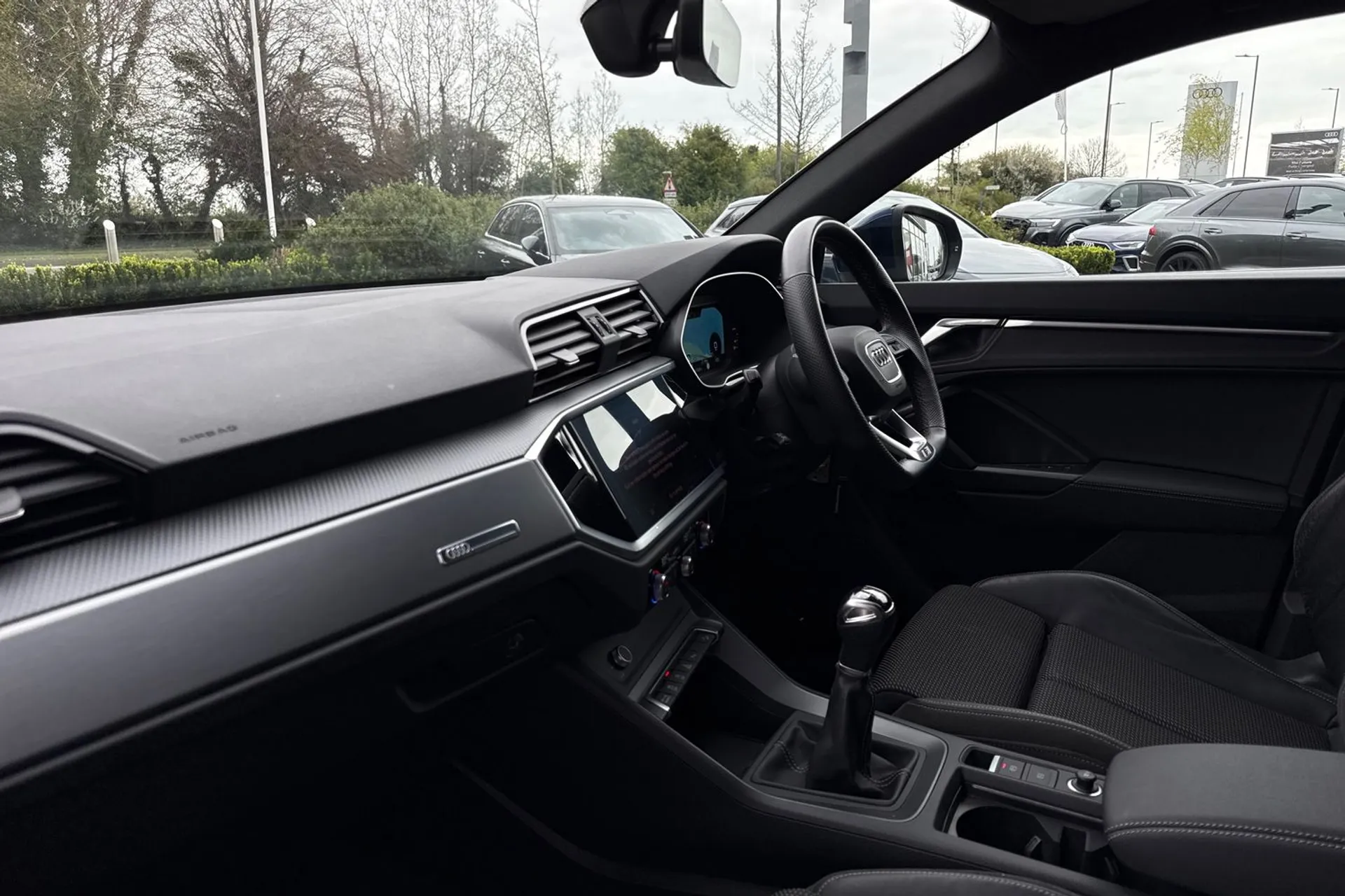 Audi Q3 thumbnail image number 21