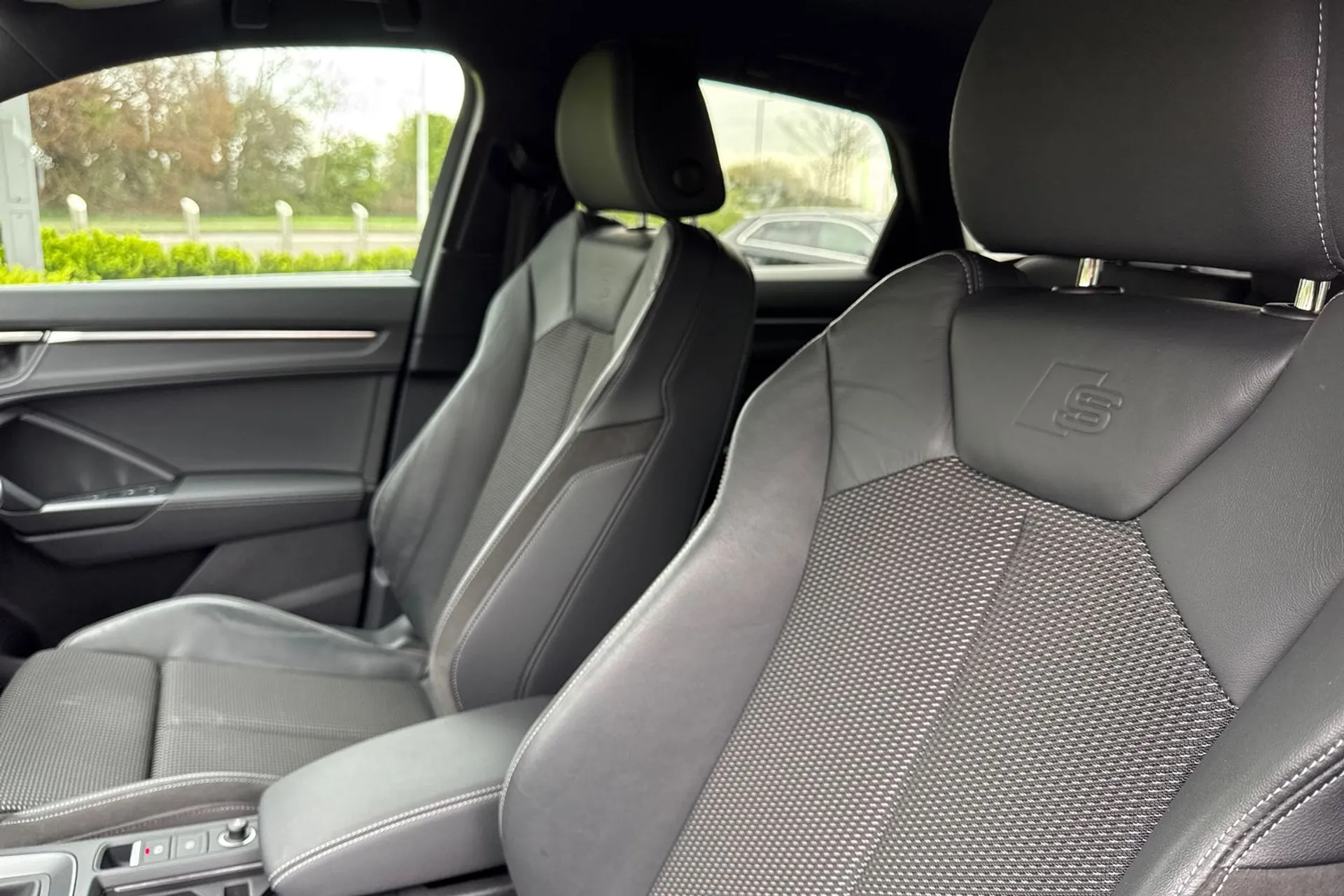 Audi Q3 thumbnail image number 45