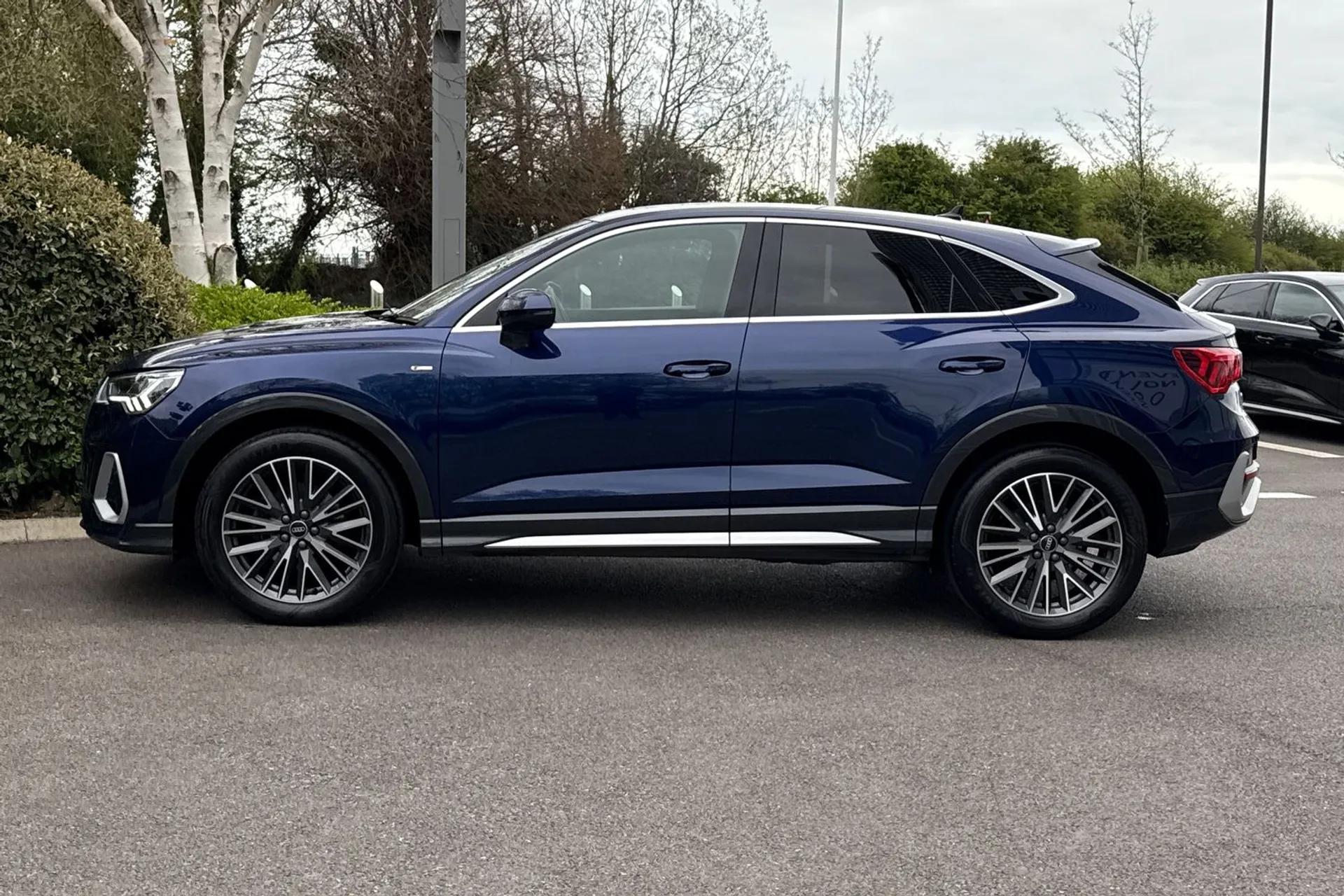 Audi Q3 thumbnail image number 18