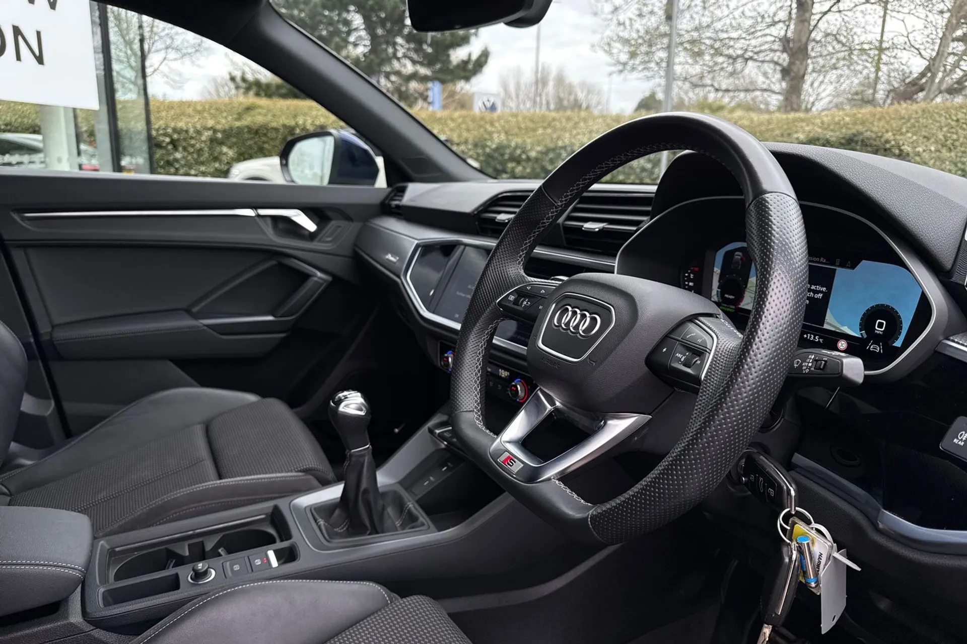 Audi Q3 thumbnail image number 29
