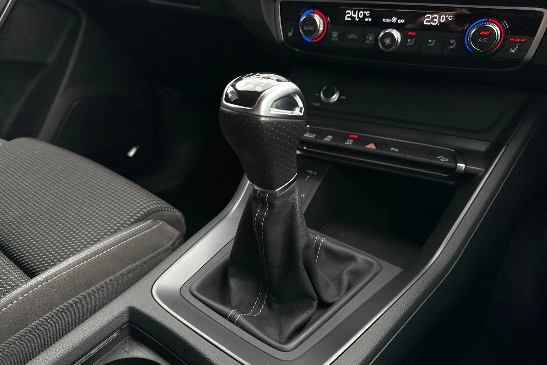 Audi Q3 thumbnail image number 9