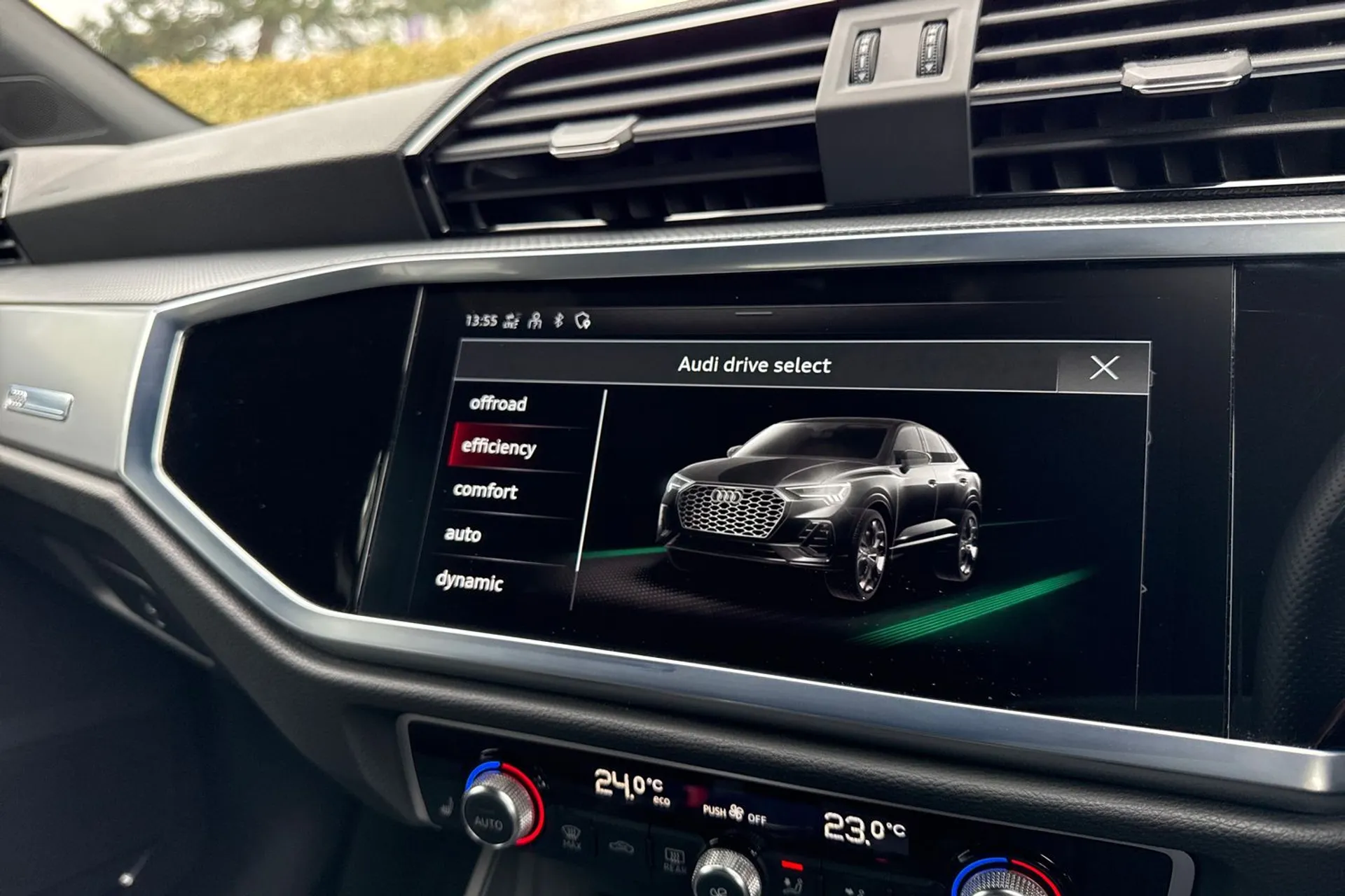 Audi Q3 thumbnail image number 17