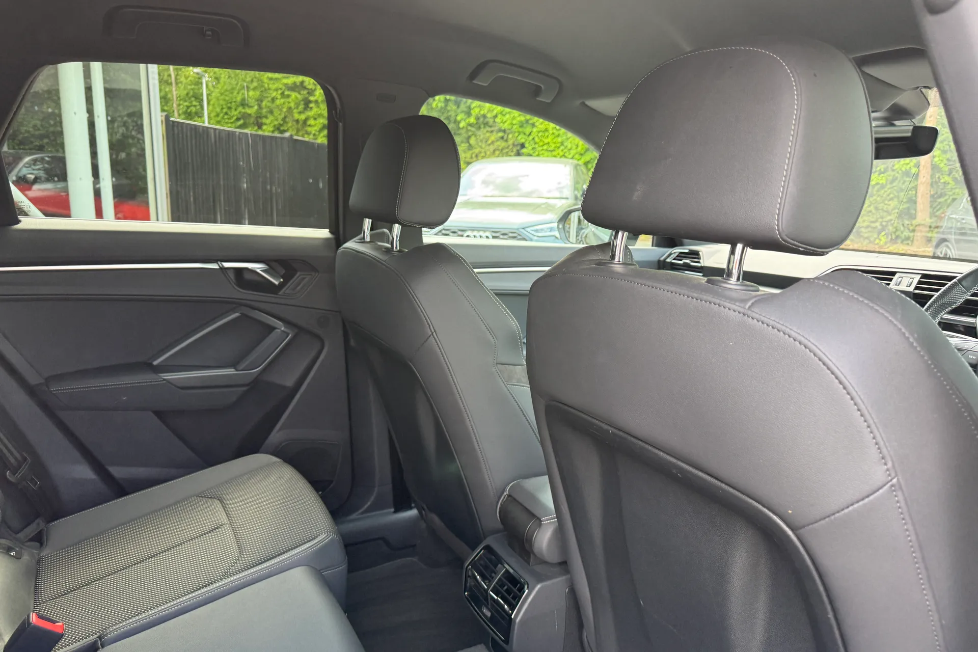 Audi Q3 thumbnail image number 37